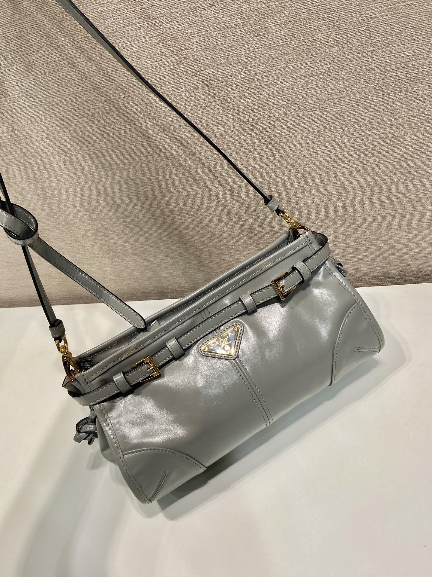 小号 普拉达 PRADA Bonnie soft lux  皮革 灰色 F0-1BH215