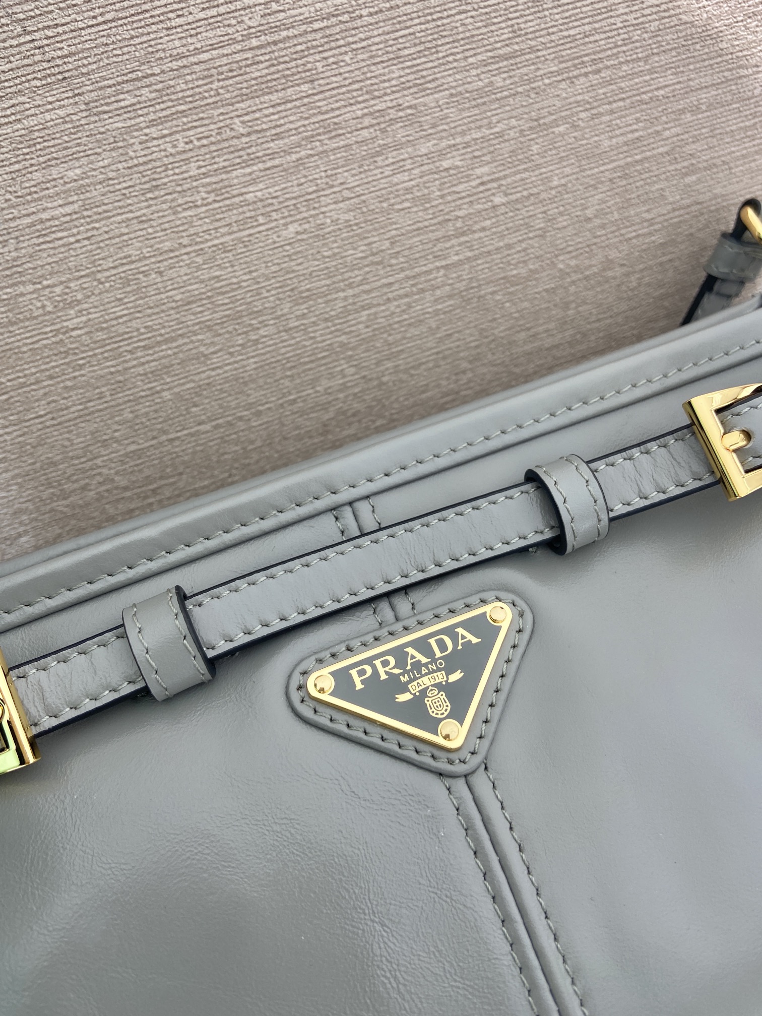 小号 普拉达 PRADA Bonnie soft lux  皮革 灰色 F0-1BH215