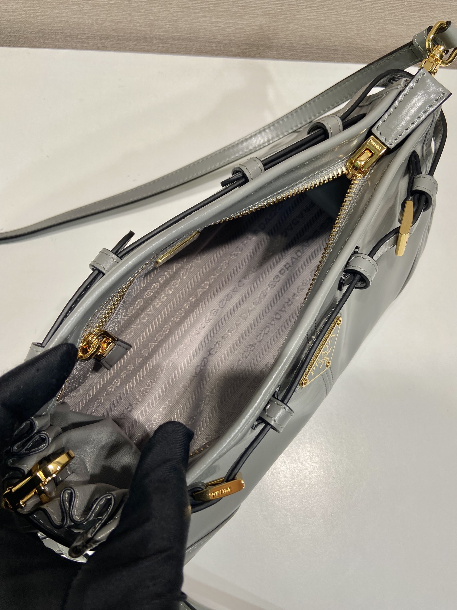 小号 普拉达 PRADA Bonnie soft lux  皮革 灰色 F0-1BH215