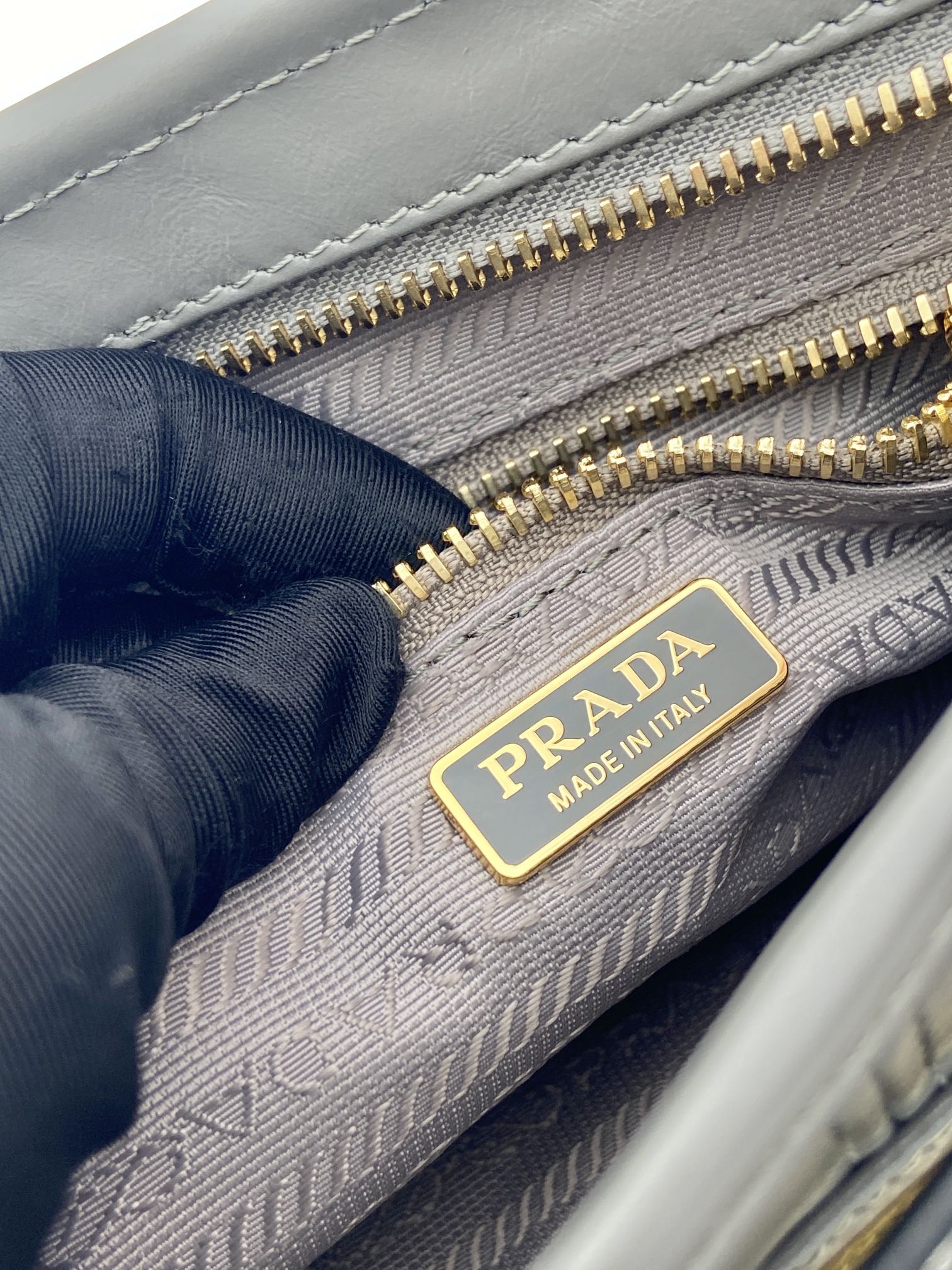 小号 普拉达 PRADA Bonnie soft lux  皮革 灰色 F0-1BH215