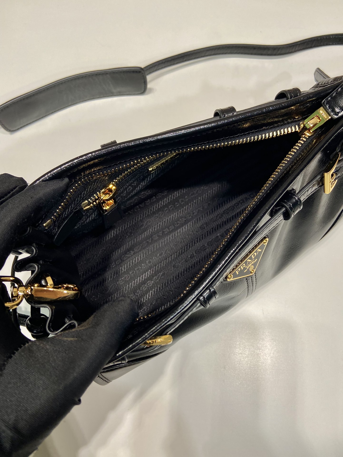 小号 普拉达 PRADA Bonnie soft lux  皮革 黑色 F0-1BH215_2CYR_F0002_V_OOO