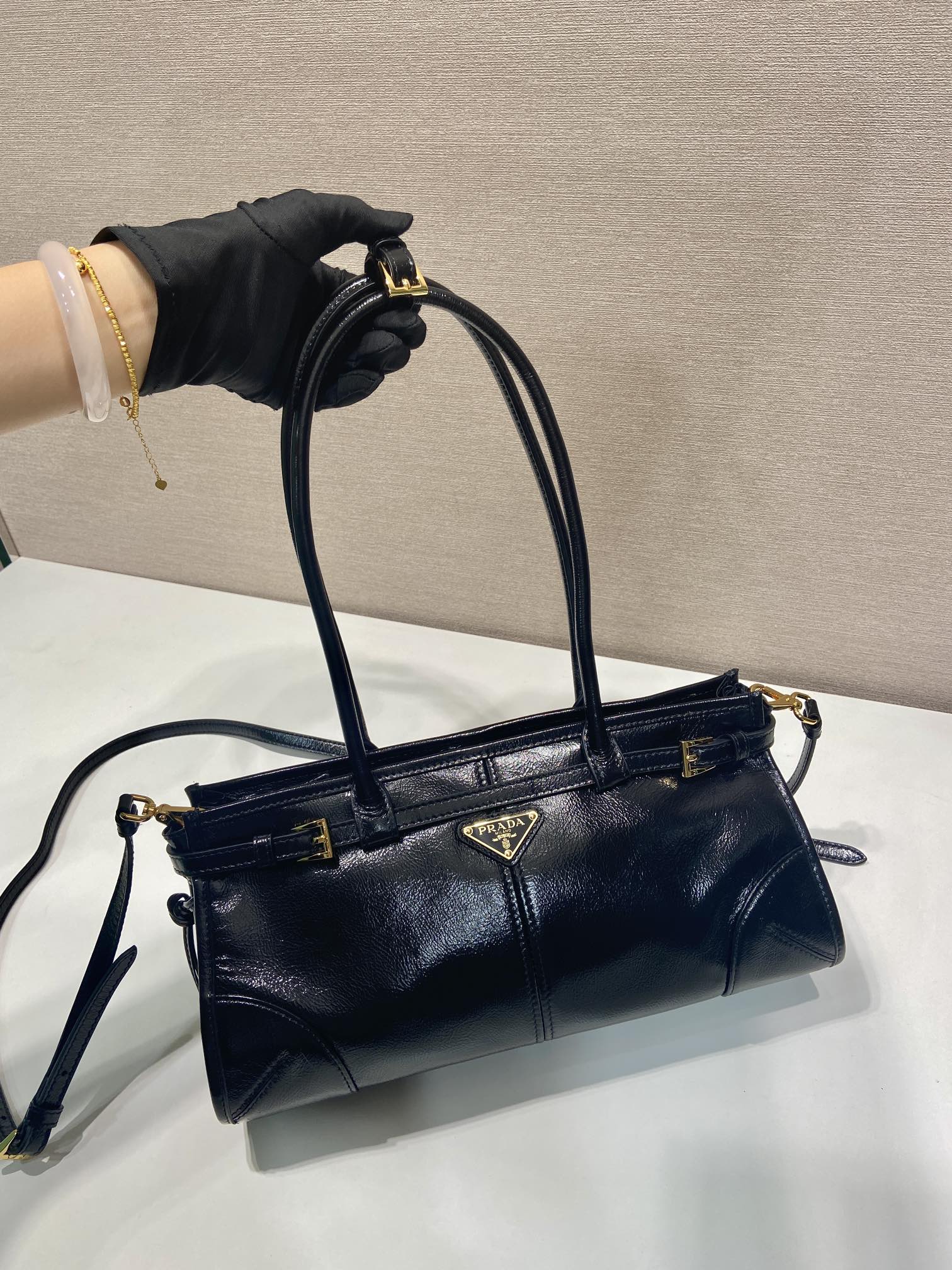 中号 普拉达 PRADA Bonnie 手提单肩包 油蜡皮 黑色  F0-1BA426 