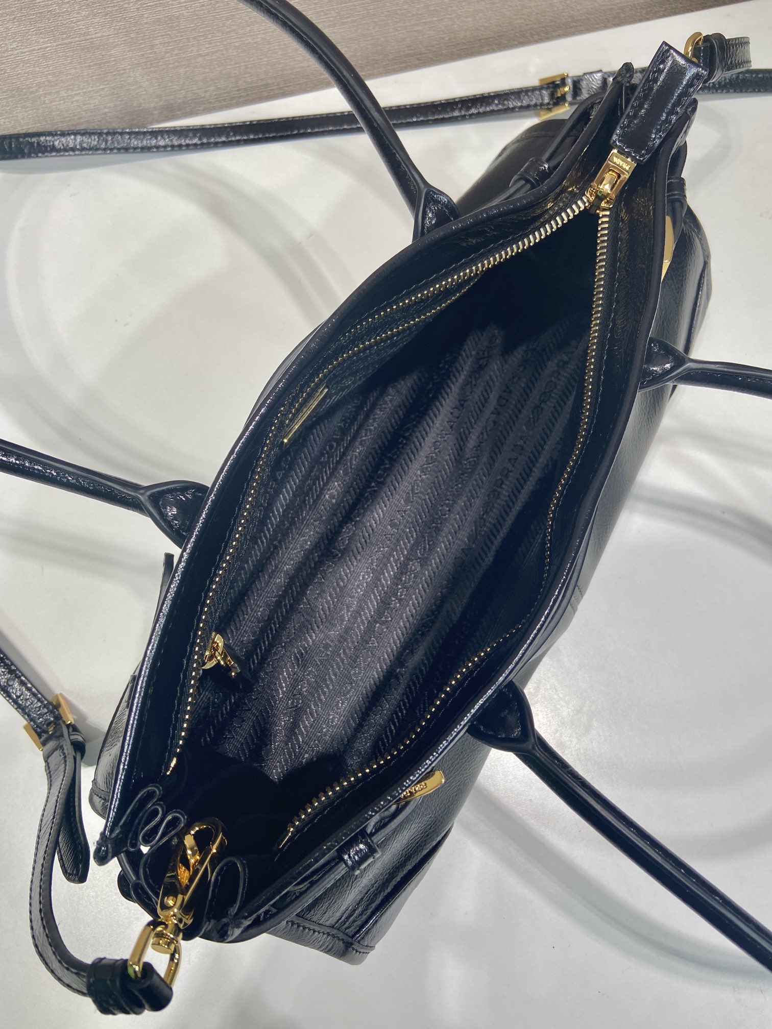 中号 普拉达 PRADA Bonnie 手提单肩包 油蜡皮 黑色  F0-1BA426 