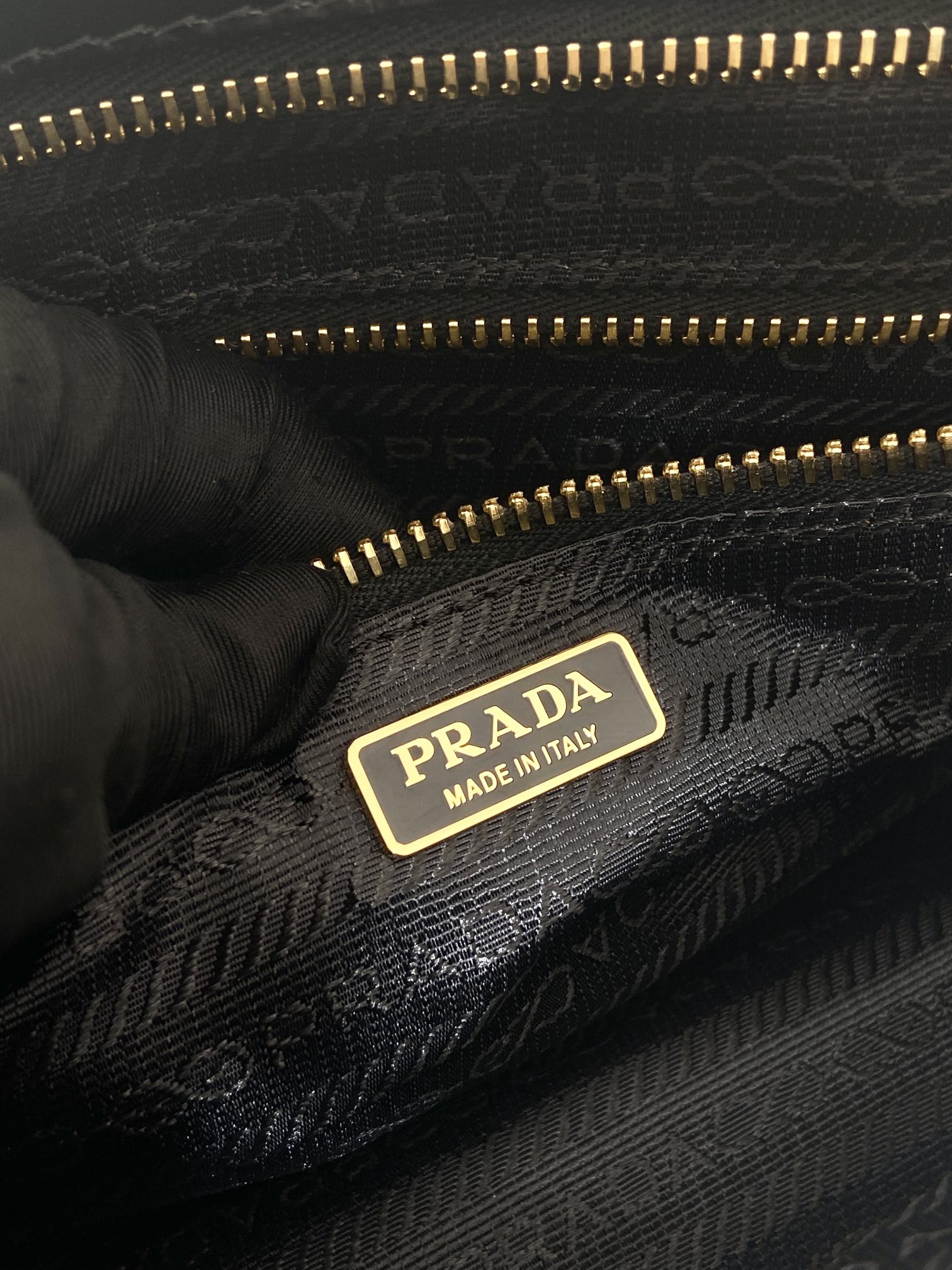 中号 普拉达 PRADA Bonnie 手提单肩包 油蜡皮 黑色  F0-1BA426 