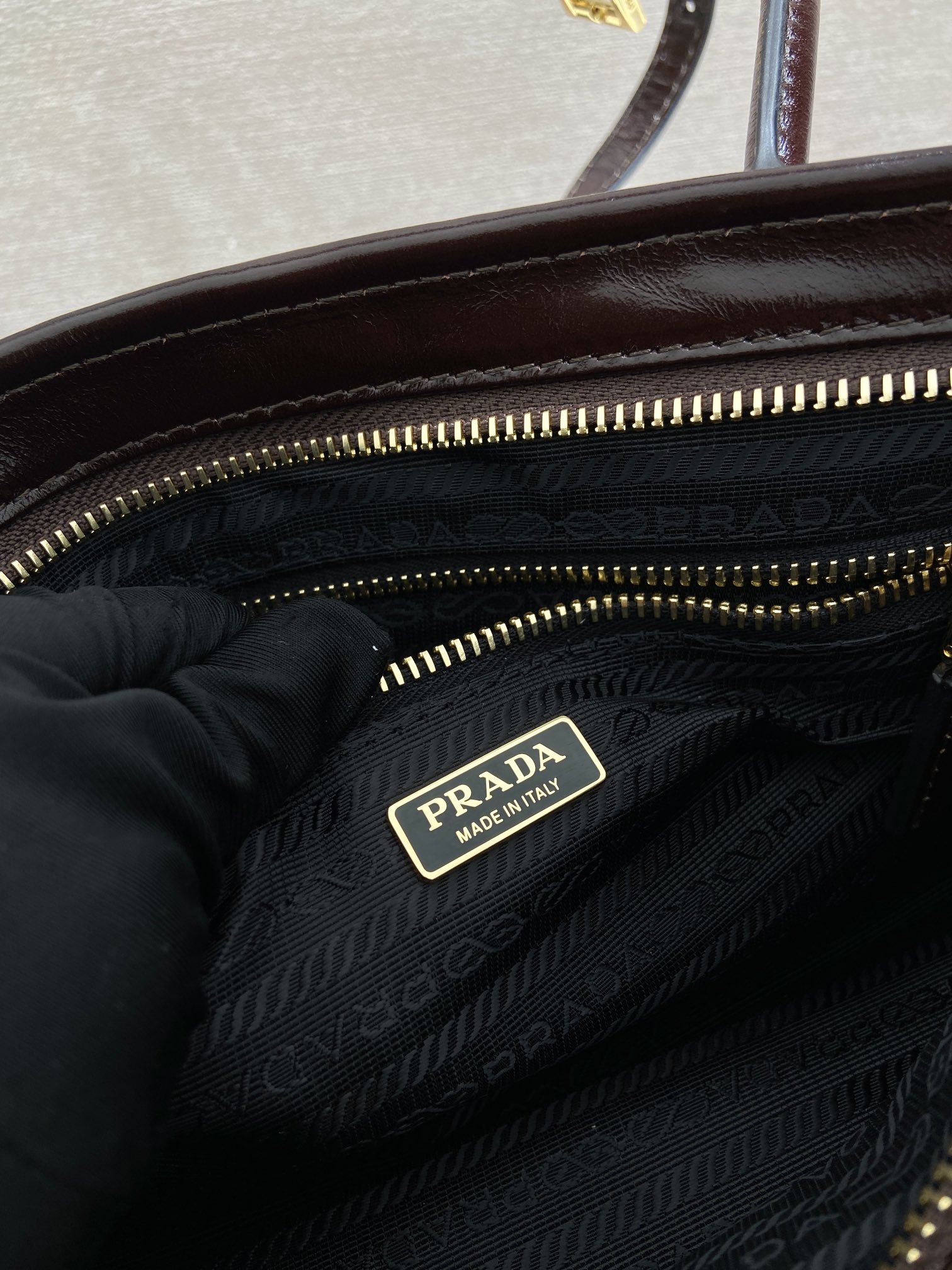 中号 普拉达 PRADA Bonnie 手提单肩包 皮革 深棕红  1BA426_2CYR_F01D6