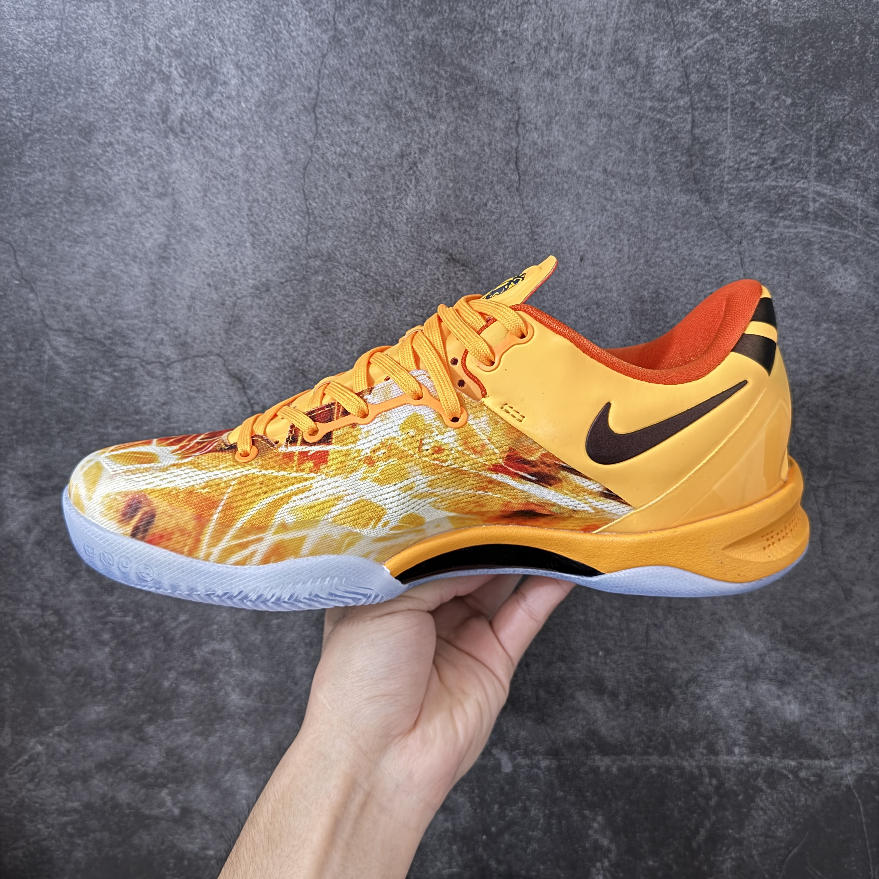 S2 Kobe 8 Shanghai Fireworks 科比8 低筒  全掌LUNARLON 鞋墊 籃球鞋 實戰鞋 球鞋 男鞋 波鞋  烟花IO6259-800