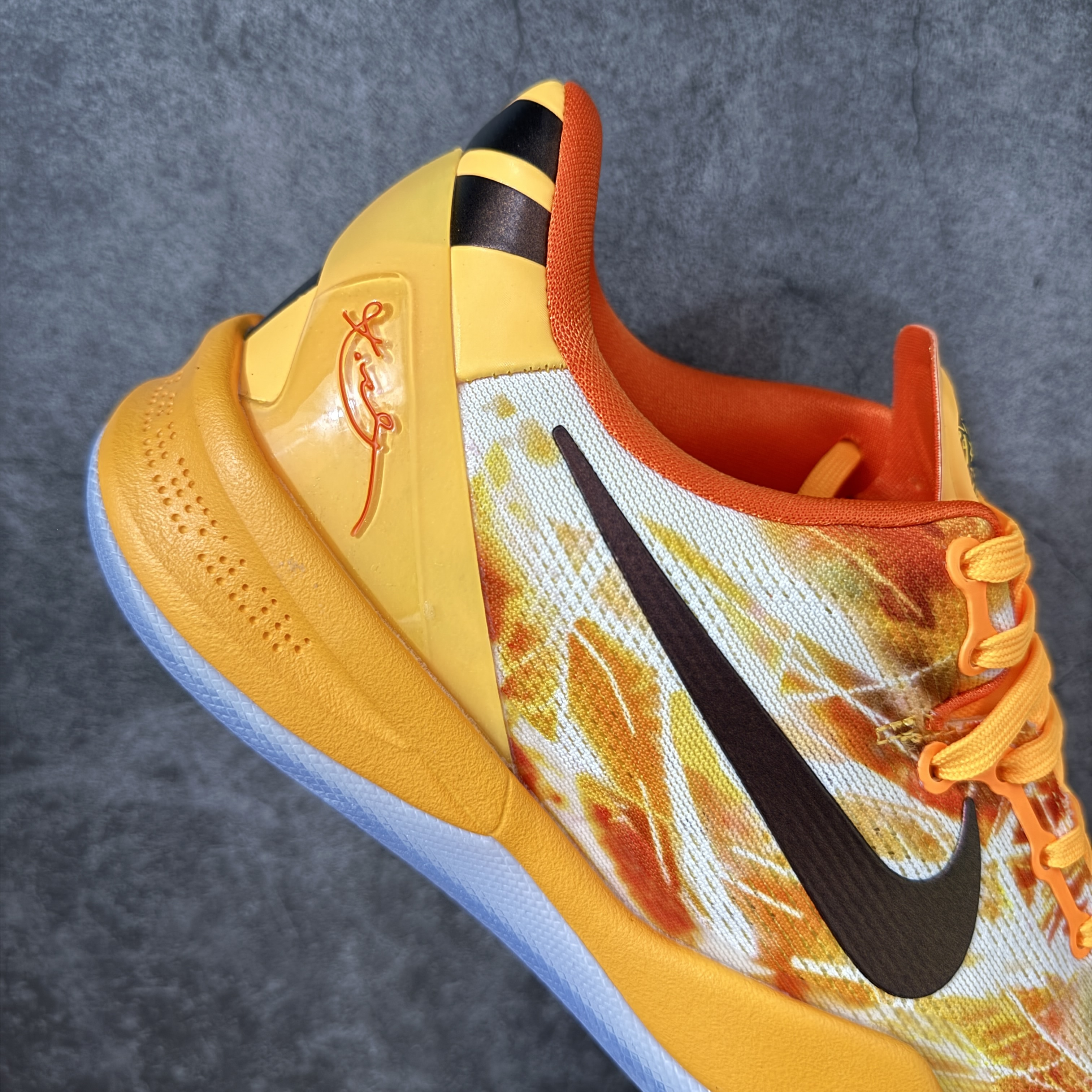 S2 Kobe 8 Shanghai Fireworks 科比8 低筒  全掌LUNARLON 鞋墊 籃球鞋 實戰鞋 球鞋 男鞋 波鞋  烟花IO6259-800