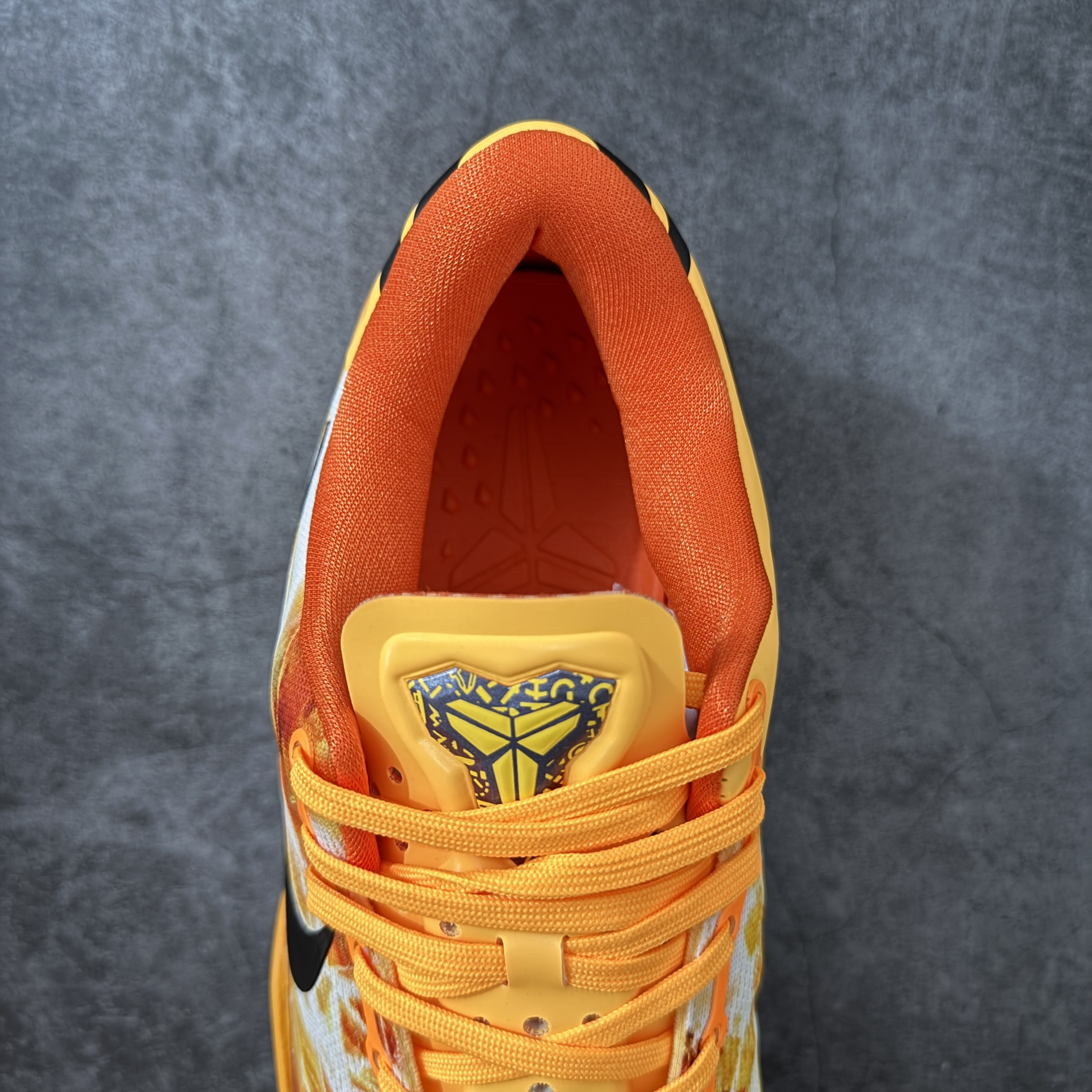 S2 Kobe 8 Shanghai Fireworks 科比8 低筒  全掌LUNARLON 鞋墊 籃球鞋 實戰鞋 球鞋 男鞋 波鞋  烟花IO6259-800