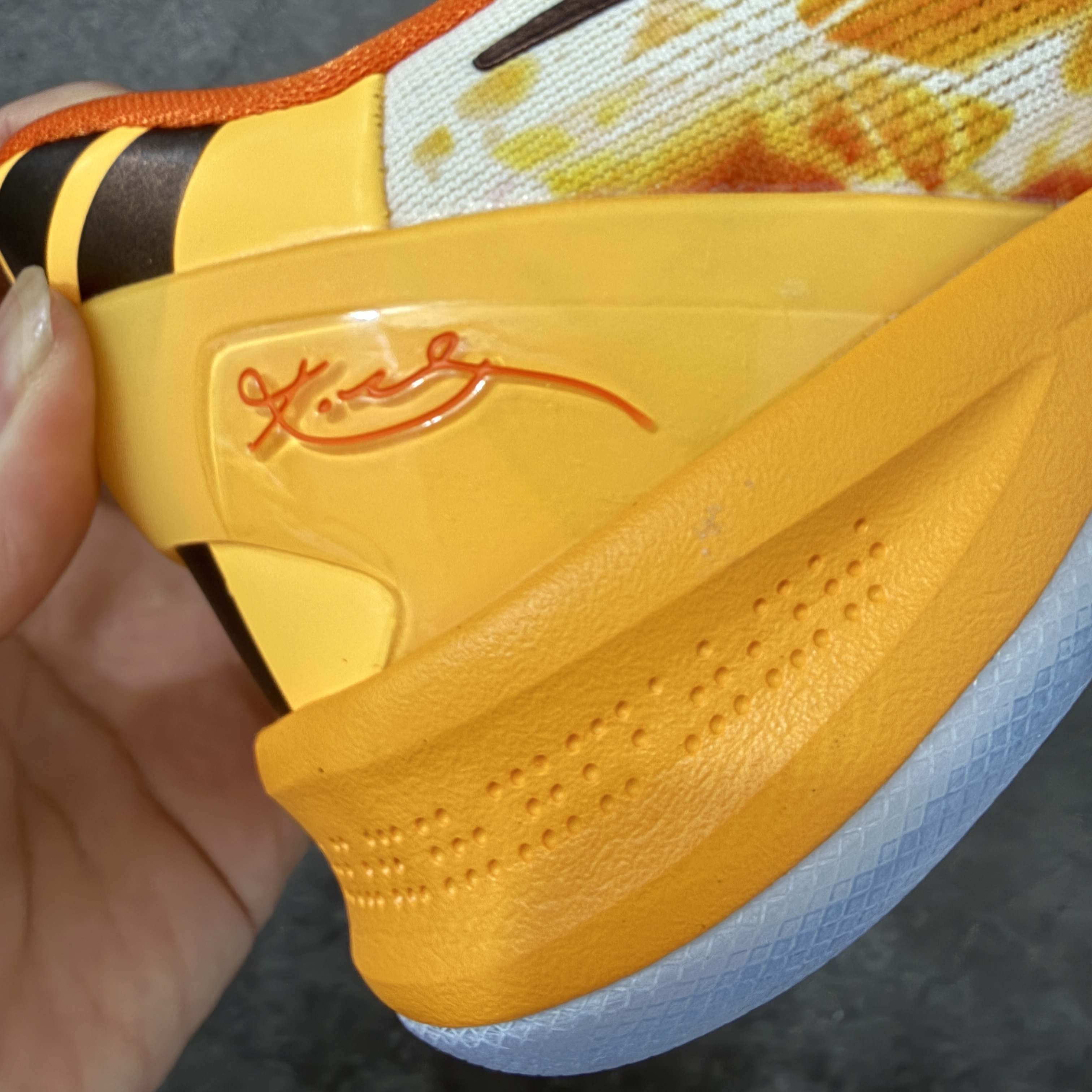 S2 Kobe 8 Shanghai Fireworks 科比8 低筒  全掌LUNARLON 鞋墊 籃球鞋 實戰鞋 球鞋 男鞋 波鞋  烟花IO6259-800