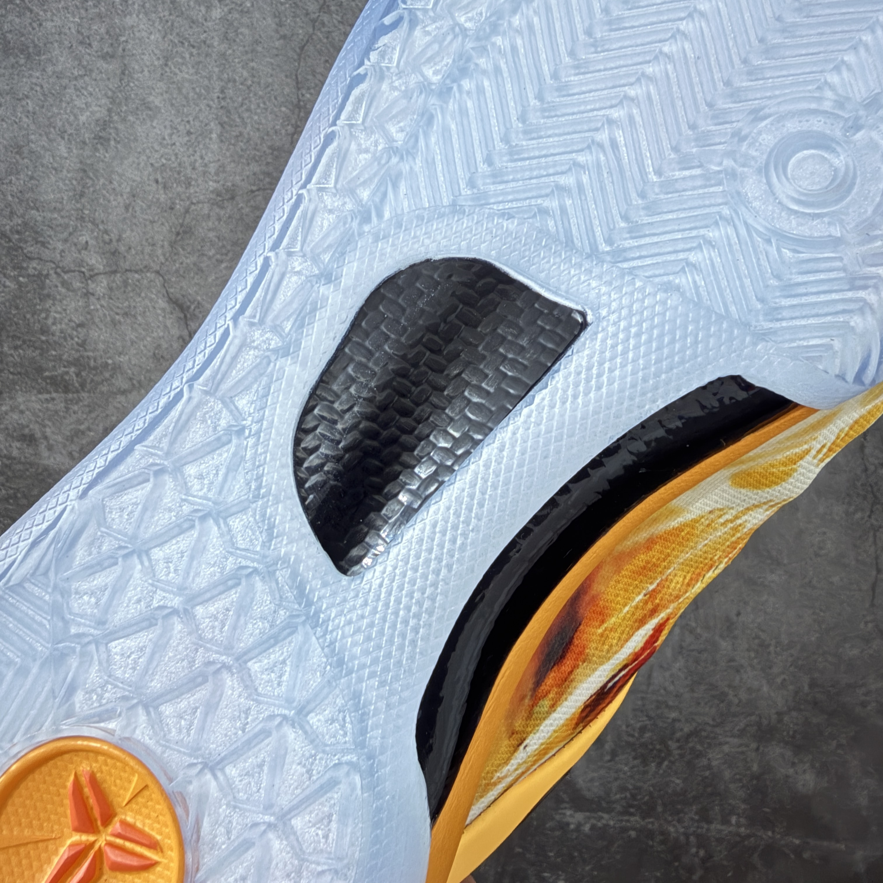 S2 Kobe 8 Shanghai Fireworks 科比8 低筒  全掌LUNARLON 鞋墊 籃球鞋 實戰鞋 球鞋 男鞋 波鞋  烟花IO6259-800