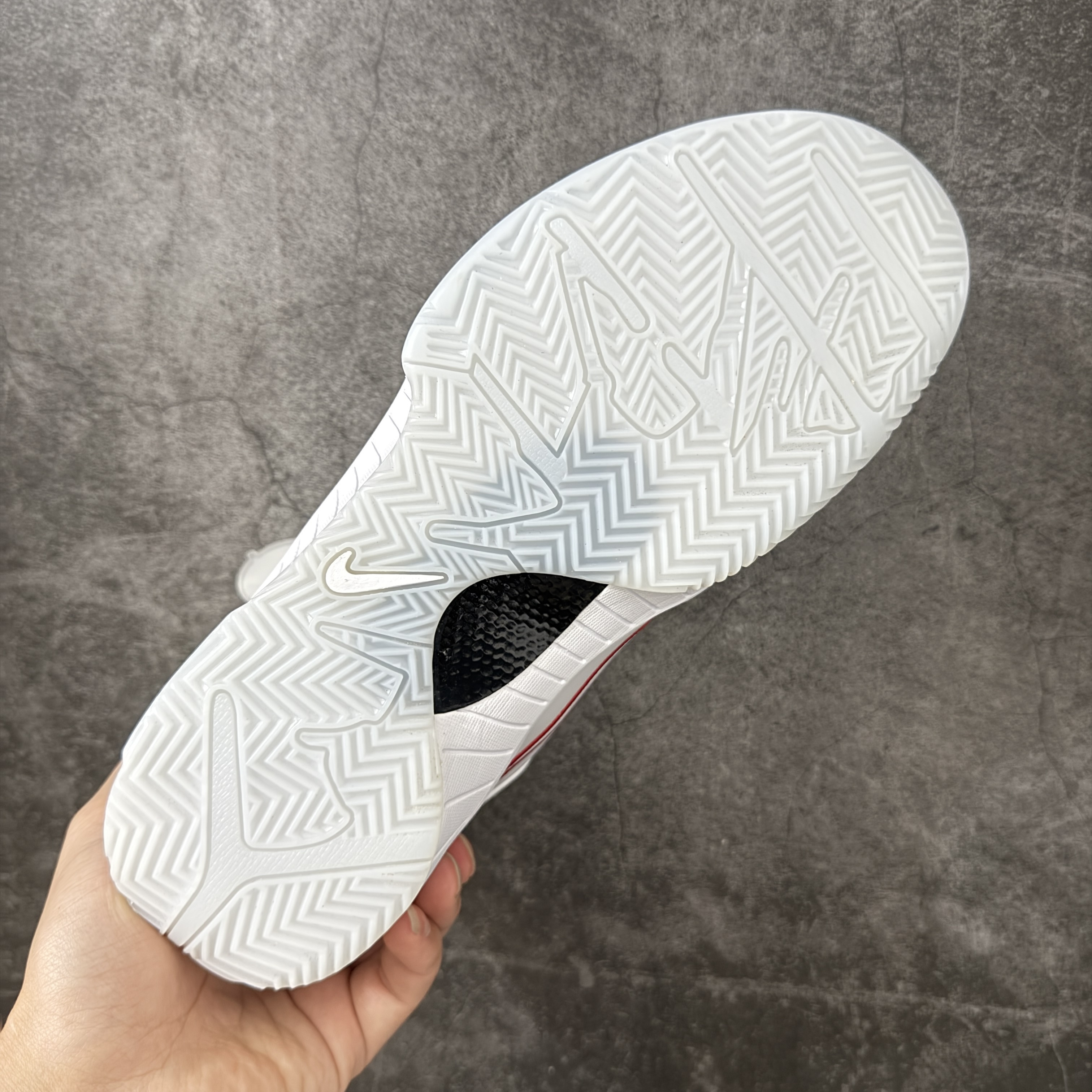  灭世MAX Kobe 4 「Draft Day」Pack 低筒 后掌气垫 前掌泡棉   篮球 鞋 波鞋 街道休闲鞋 实战 男生 盲盒白红 IV6591-103 