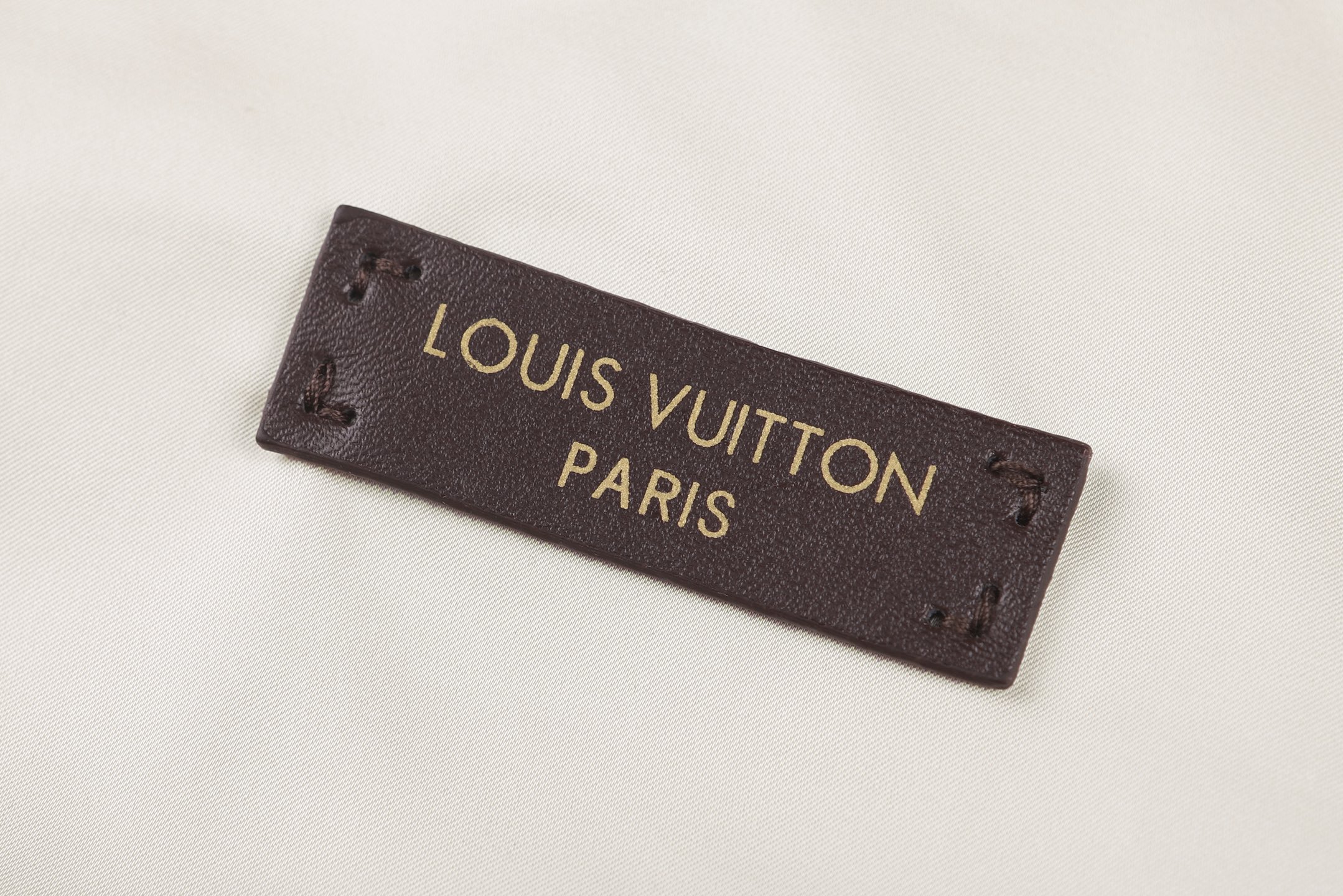 LOUIS VUITTON 路易威登 皮革标识丝缎拉链运动外套 夹克 长袖 秋冬 C0