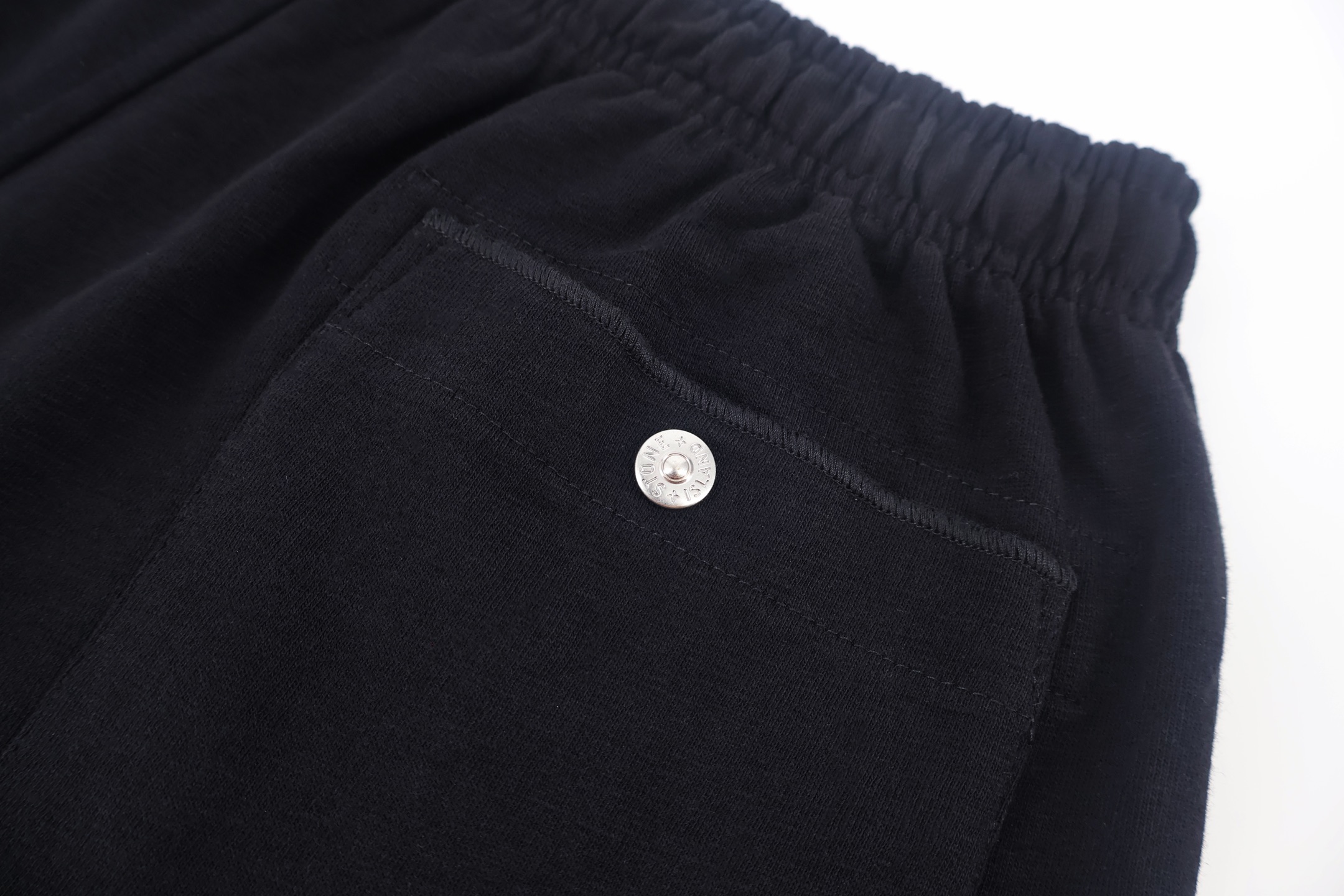 STONE ISLAND 石头岛 刺绣徽标抽绳运动裤 卫裤 休闲裤 短裤 裤子 黑色 A7