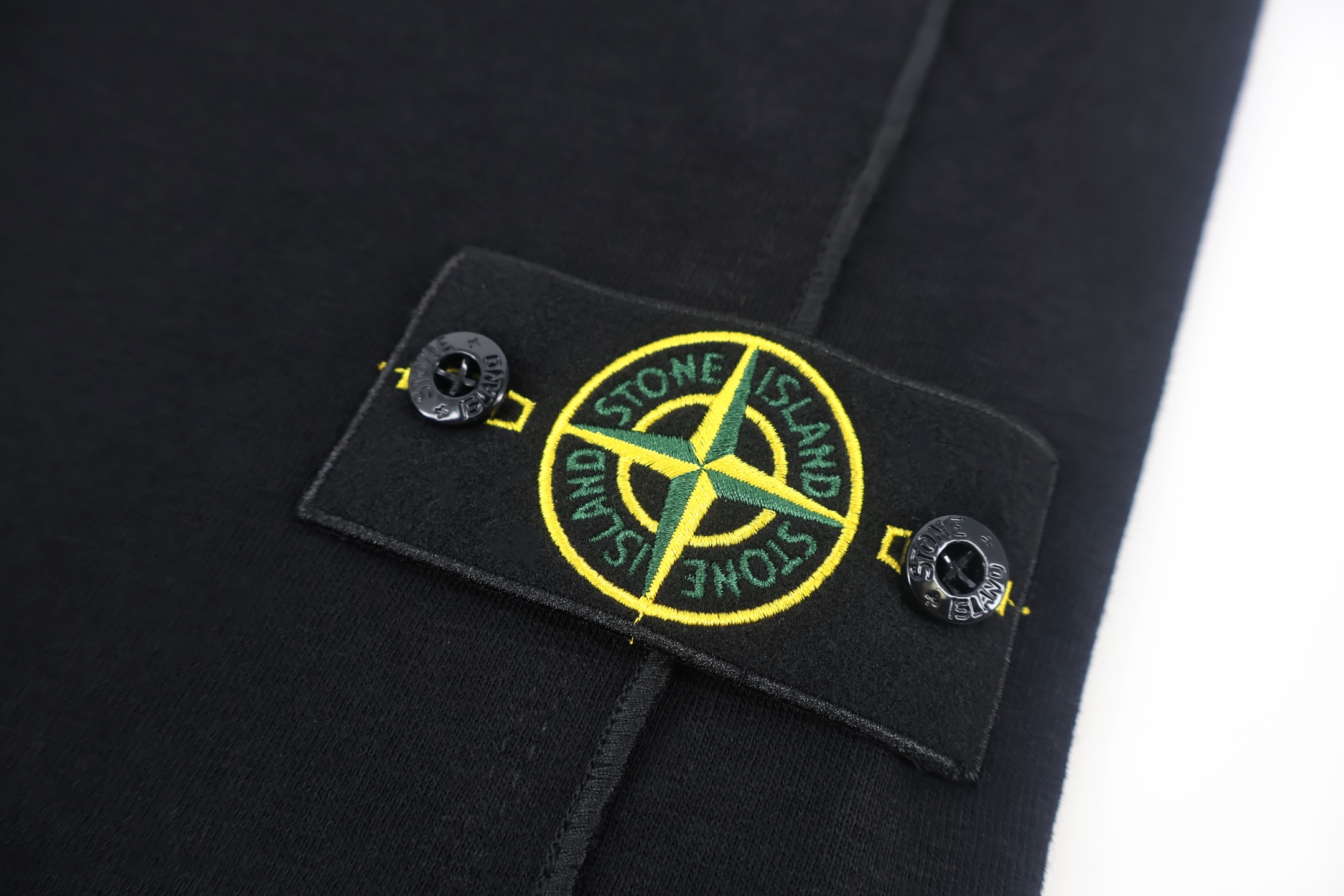 STONE ISLAND 石头岛 刺绣徽标抽绳运动裤 卫裤 休闲裤 短裤 裤子 黑色 A7