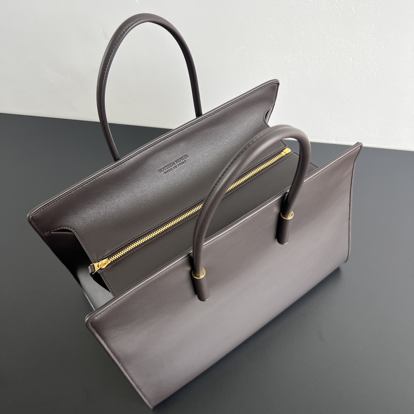 托特 Middle BV Bottega Veneta Barbara Woven Zip Tote Bag (sheepskin) 棕色平面- J0-868327