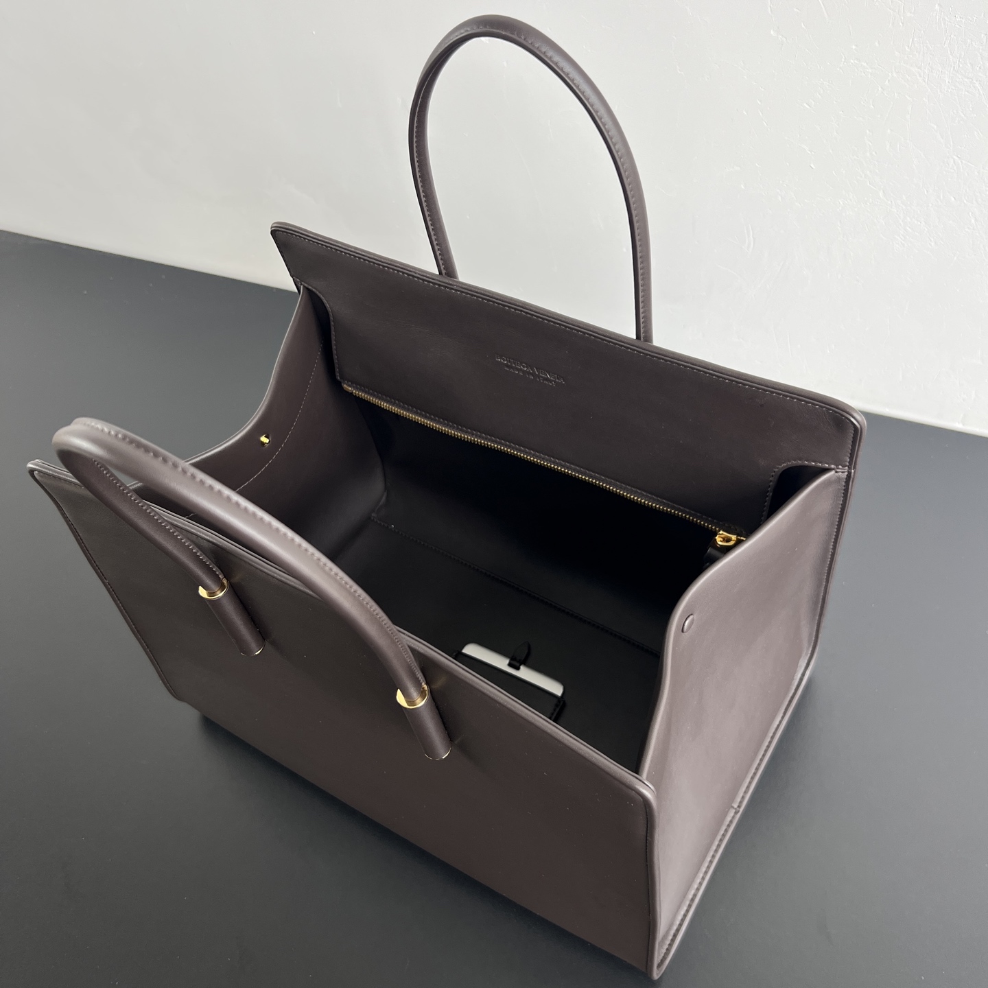 托特 Middle BV Bottega Veneta Barbara Woven Zip Tote Bag (sheepskin) 棕色平面- J0-868327