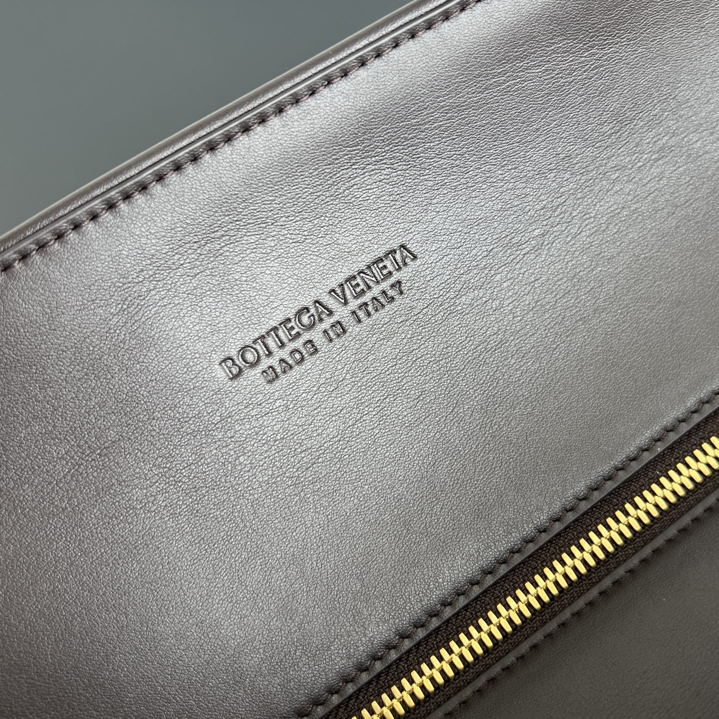 托特 Middle BV Bottega Veneta Barbara Woven Zip Tote Bag (sheepskin) 棕色平面- J0-868327