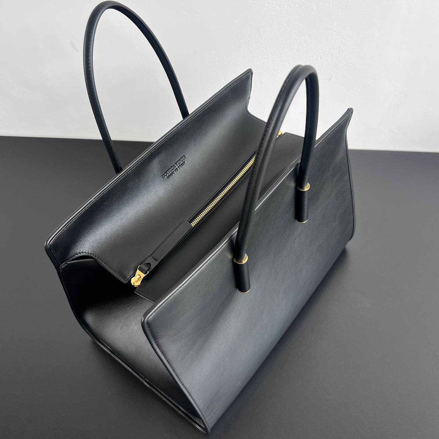 托特 Middle BV Bottega Veneta Barbara Woven Zip Tote Bag (sheepskin) 黑色平面- J0-868327