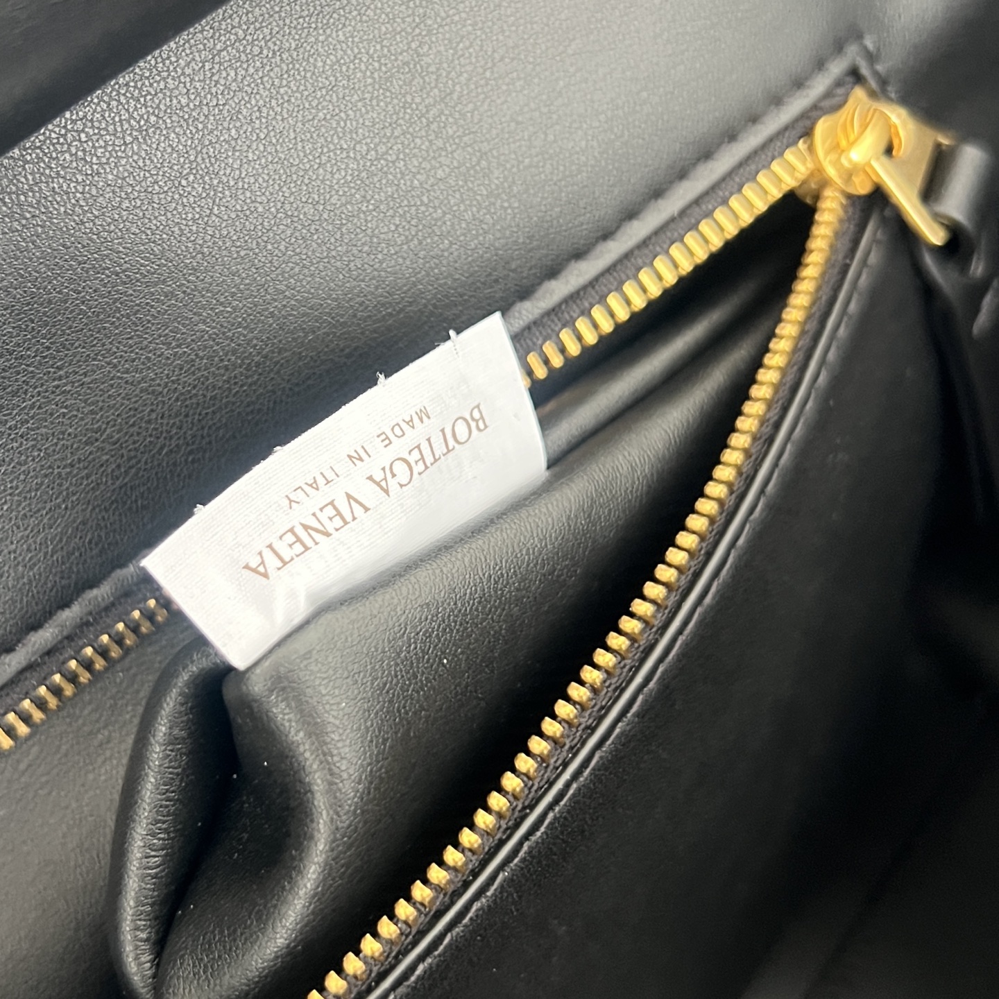 托特 Middle BV Bottega Veneta Barbara Woven Zip Tote Bag (sheepskin) 黑色平面- J0-868327