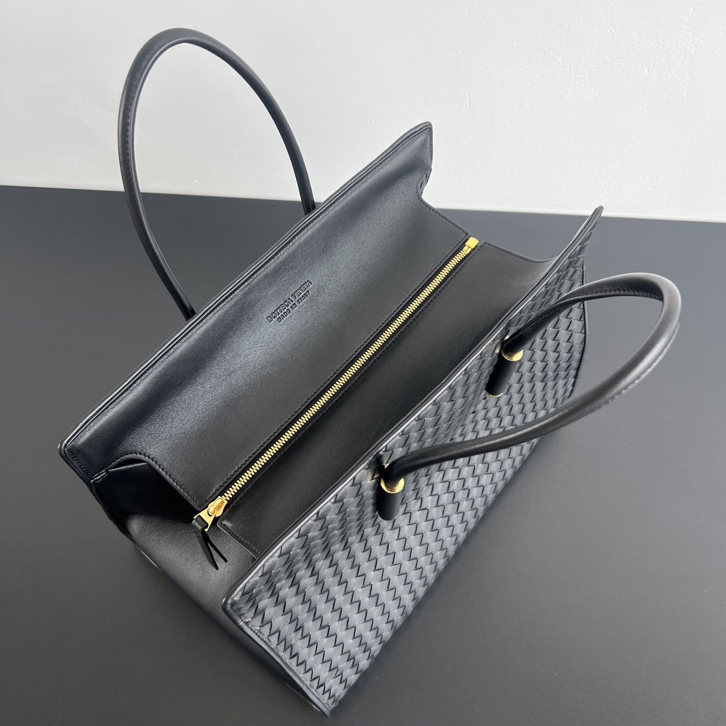 托特 Middle BV Bottega Veneta Intreccio Woven Zip Tote Bag (sheepskin) 黑色- J0-868327V5KD01007