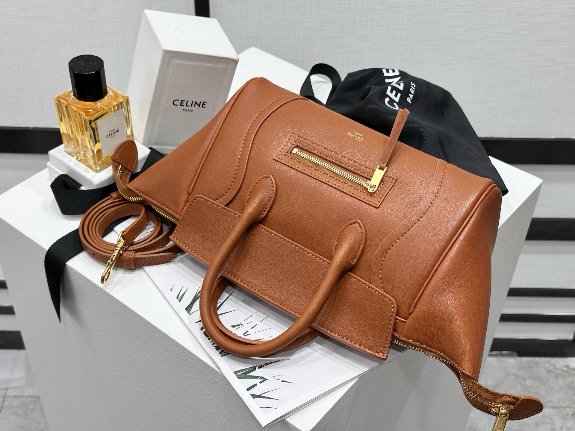 小号 CELINE Luggage 赛琳  单肩 手提包  羊皮 三色 124213