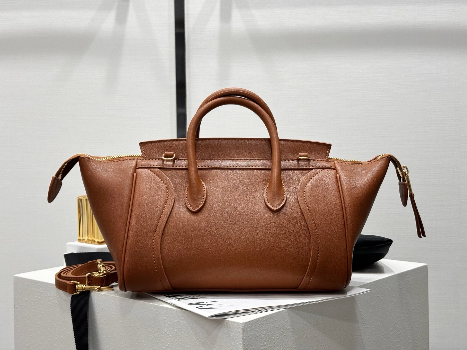 小号 CELINE Luggage 赛琳  单肩 手提包  羊皮 三色 124213