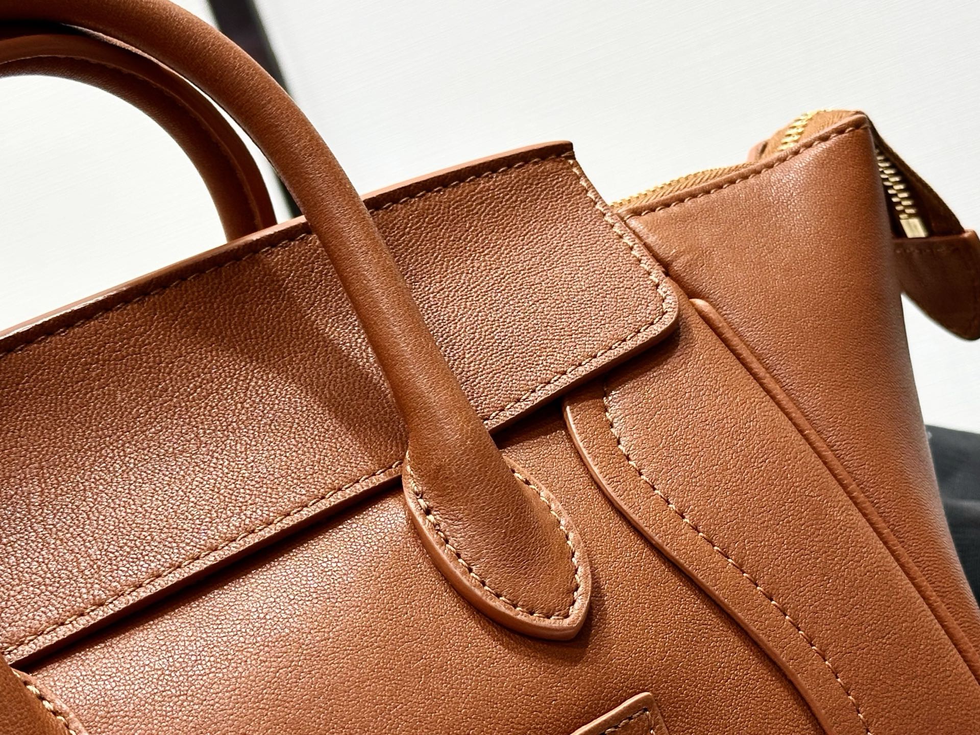 小号 CELINE Luggage 赛琳  单肩 手提包  羊皮 三色 124213