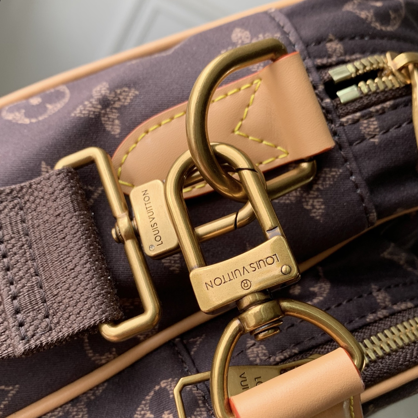 超大号 LOUIS VUITTONNANO LV Nil 桑蚕丝丝绸拼锦纶单肩斜挎手提包F0-M29853