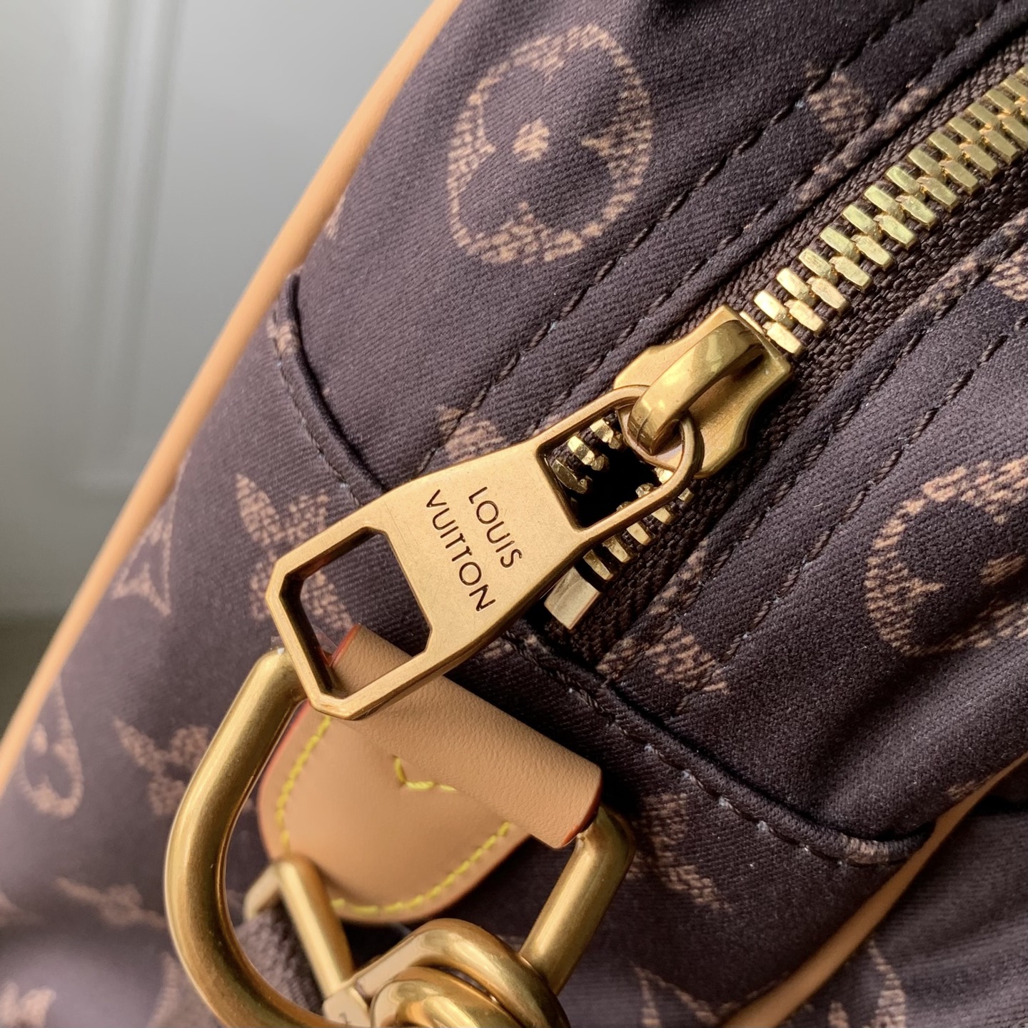 超大号 LOUIS VUITTONNANO LV Nil 桑蚕丝丝绸拼锦纶单肩斜挎手提包F0-M29853