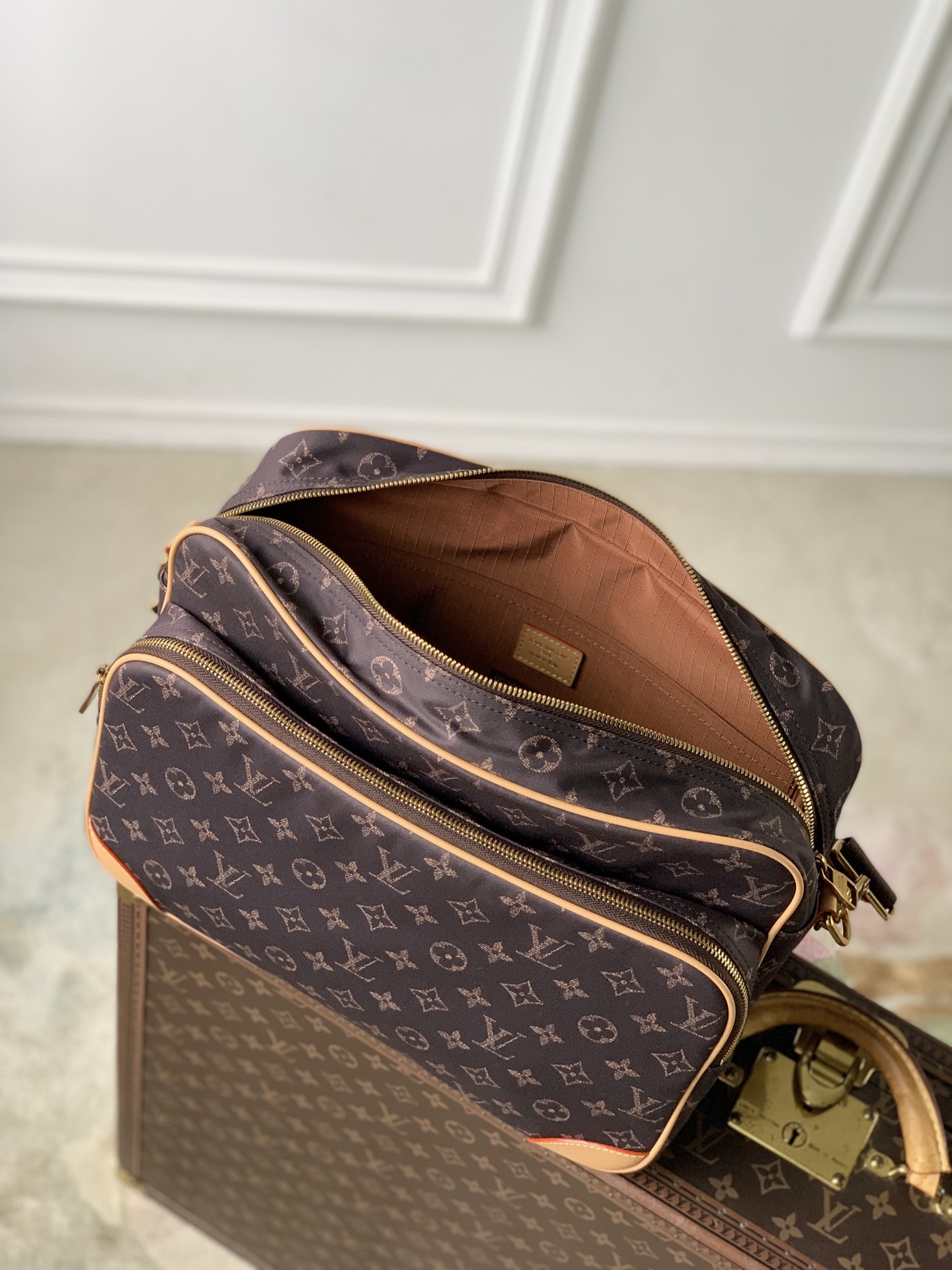 超大号 LOUIS VUITTONNANO LV Nil 桑蚕丝丝绸拼锦纶单肩斜挎手提包F0-M29853