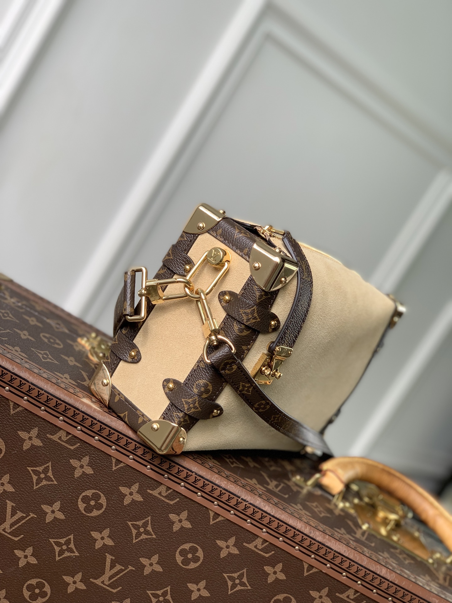 LOUIS VUITTONNANO LV SIDE TRUNKMonogram  绒面牛皮革  斜挎手提包 中号 F0-M2A041