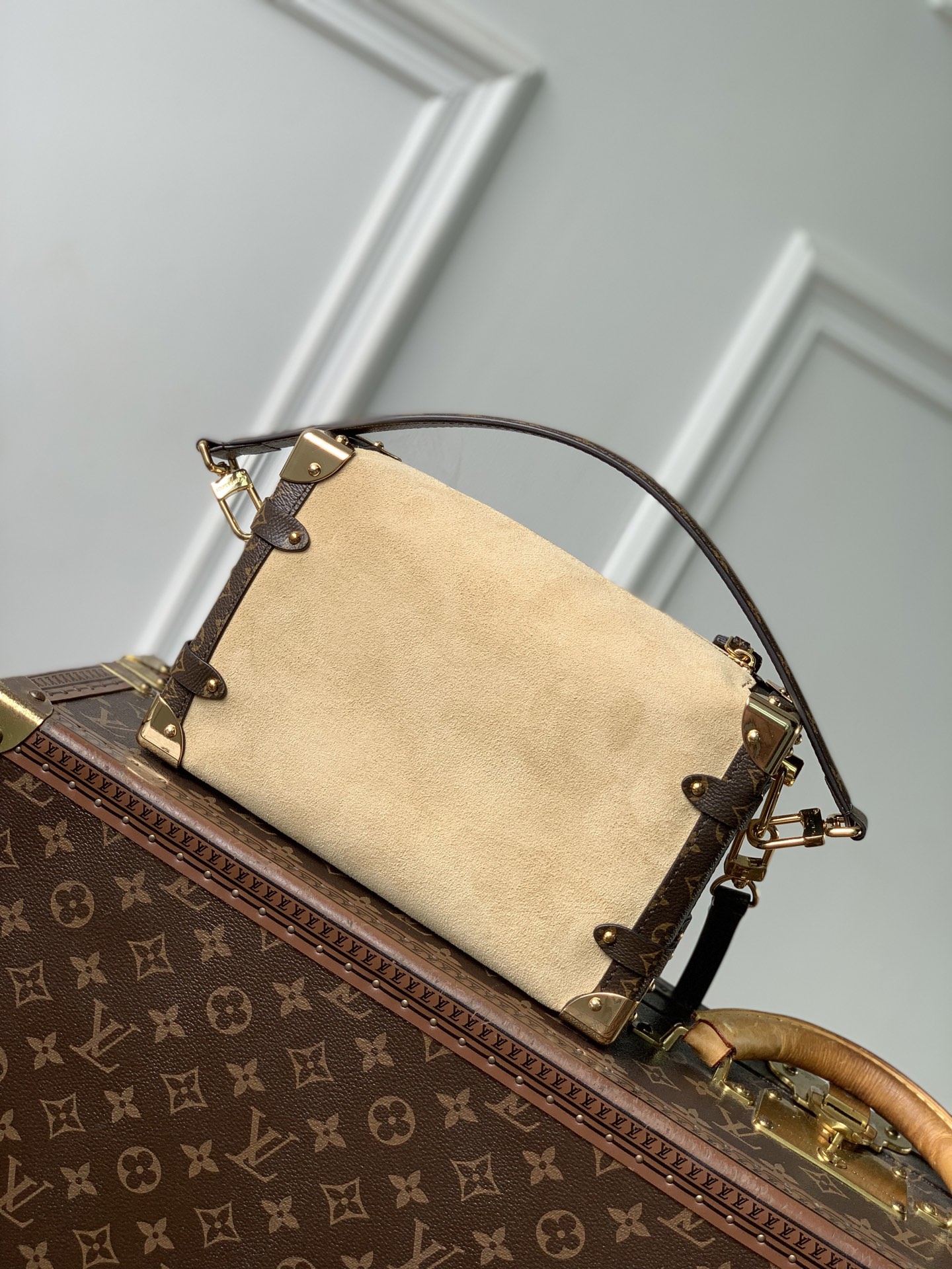 LOUIS VUITTONNANO LV SIDE TRUNKMonogram  绒面牛皮革  斜挎手提包 中号 F0-M2A041
