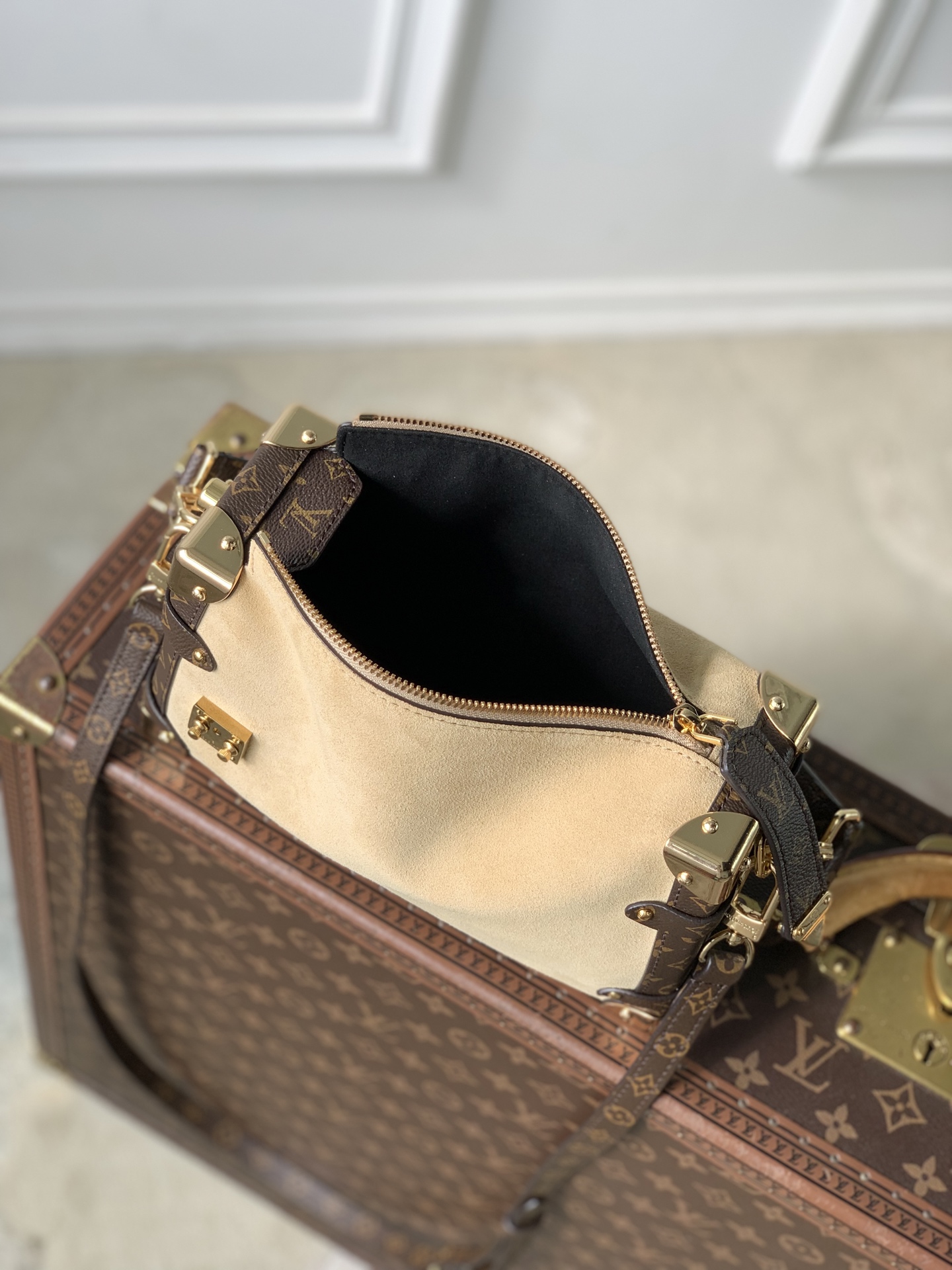 LOUIS VUITTONNANO LV SIDE TRUNKMonogram  绒面牛皮革  斜挎手提包 中号 F0-M2A041