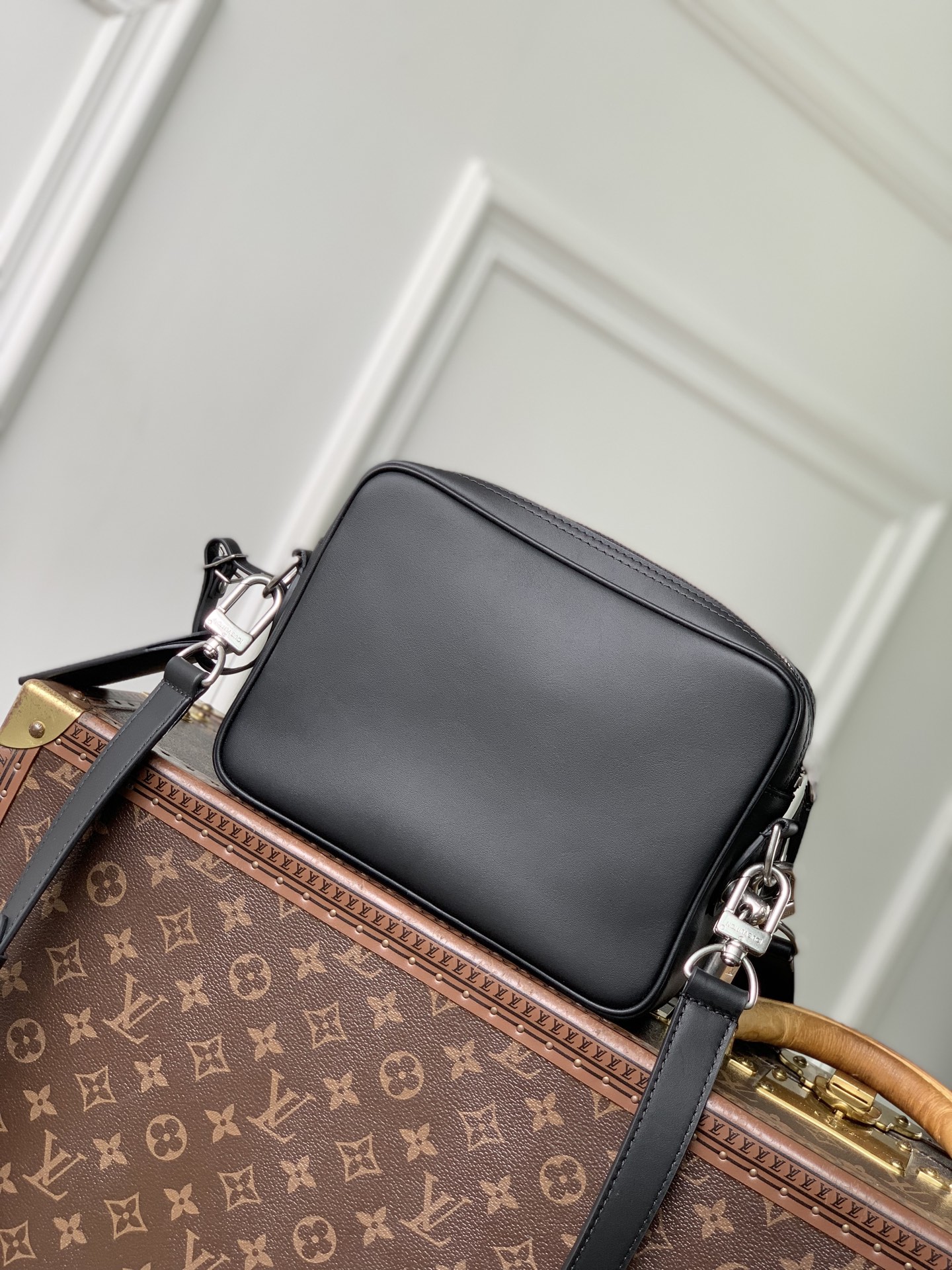 超大号 LOUIS VUITTONNANO LV NiI XL  单肩 手提包 牛皮 黑色F0- 