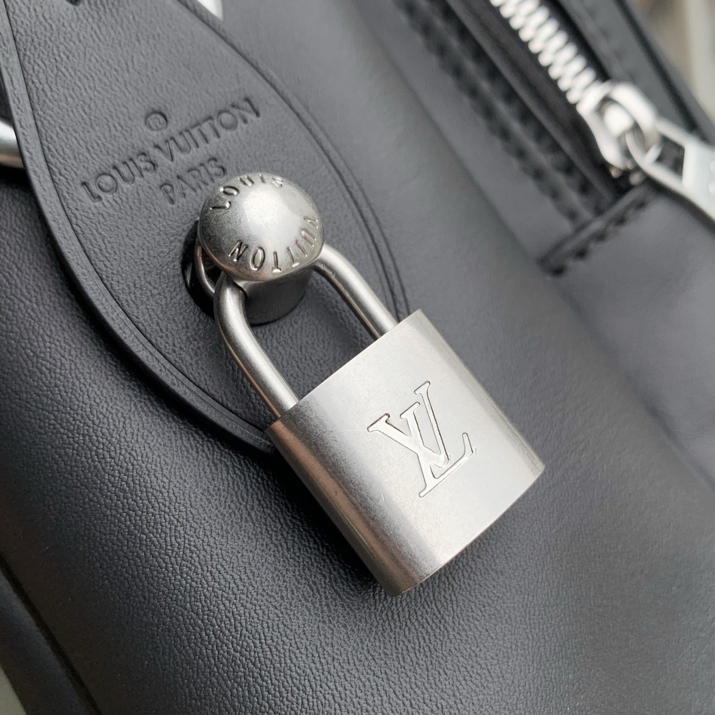 超大号 LOUIS VUITTONNANO LV NiI XL  单肩 手提包 牛皮 黑色F0- 