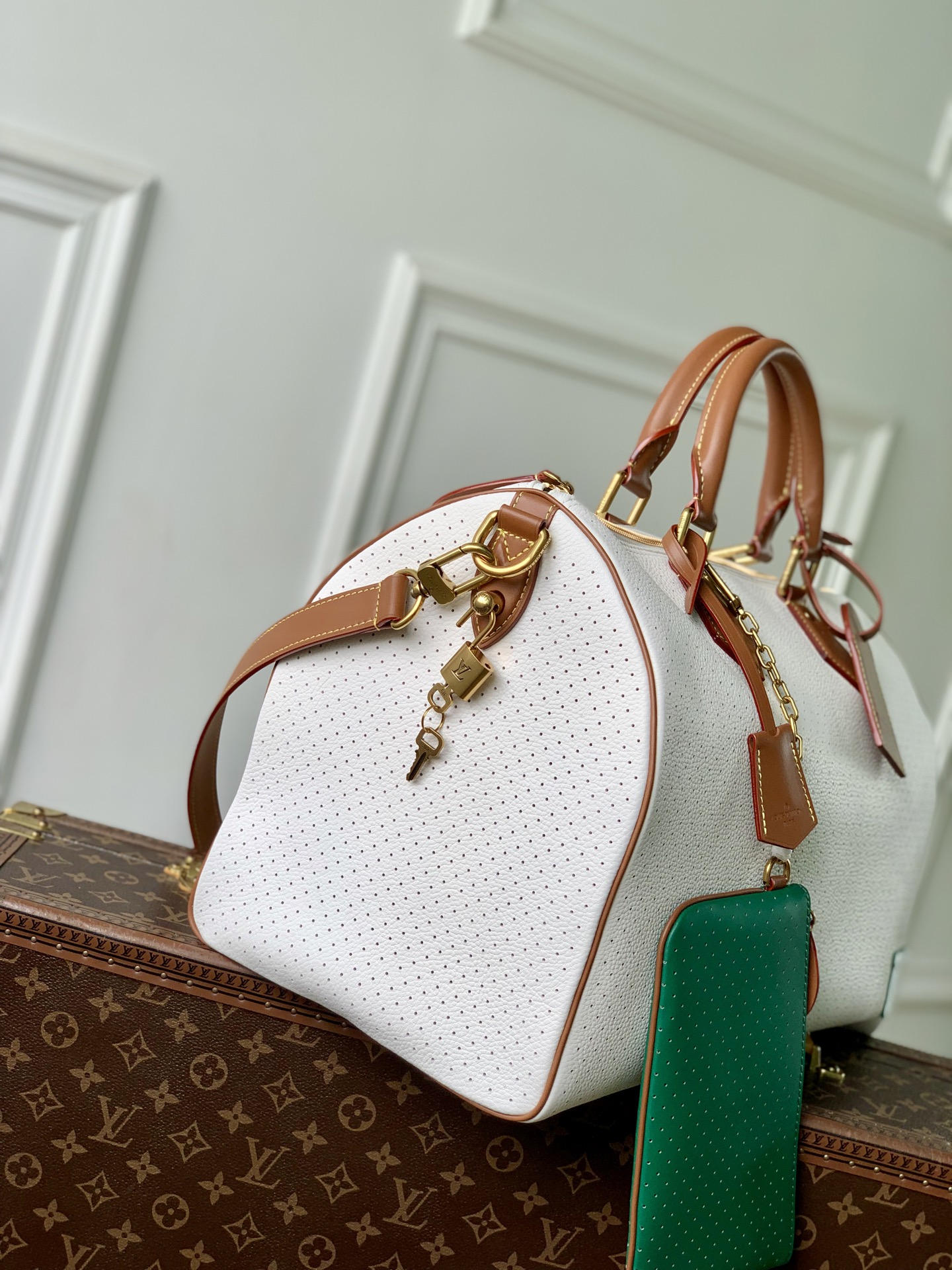 超大号 LOUIS VUITTONNANO LV Speedy P9 Bandouliere 40 单肩 手提包 牛皮+羊皮  白色J0-M29330