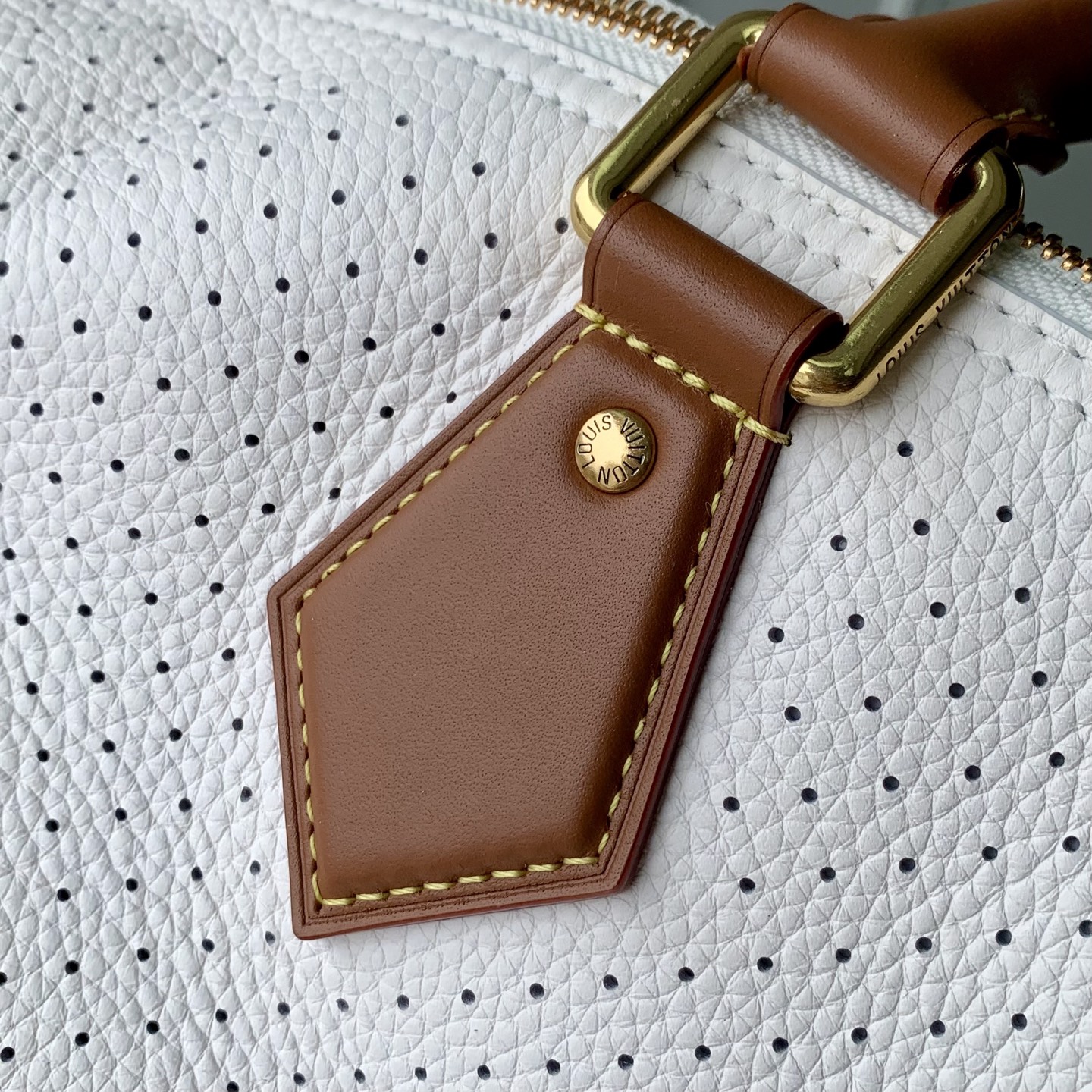 超大号 LOUIS VUITTONNANO LV Speedy P9 Bandouliere 40 单肩 手提包 牛皮+羊皮  白色J0-M29330