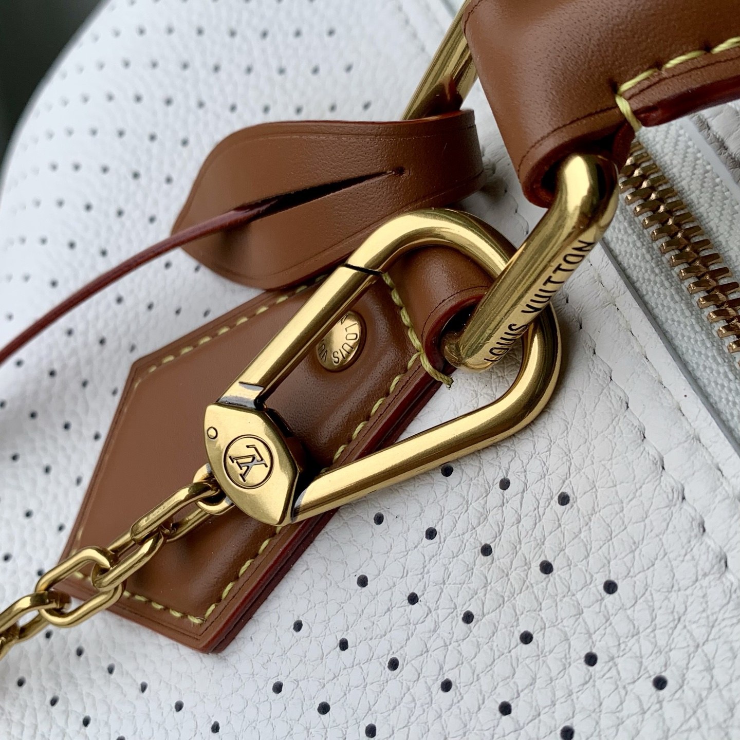 超大号 LOUIS VUITTONNANO LV Speedy P9 Bandouliere 40 单肩 手提包 牛皮+羊皮  白色J0-M29330