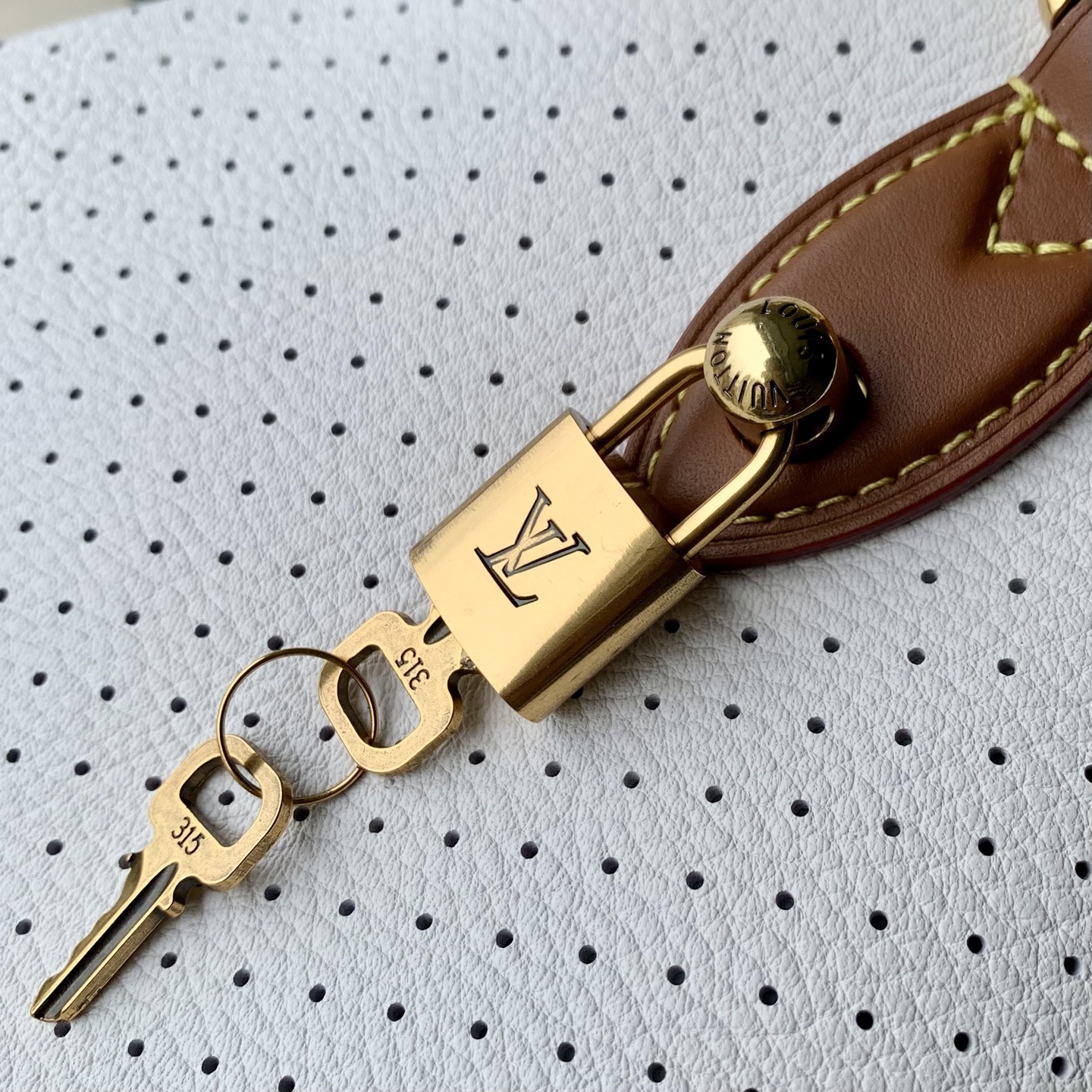 超大号 LOUIS VUITTONNANO LV Speedy P9 Bandouliere 40 单肩 手提包 牛皮+羊皮  白色J0-M29330
