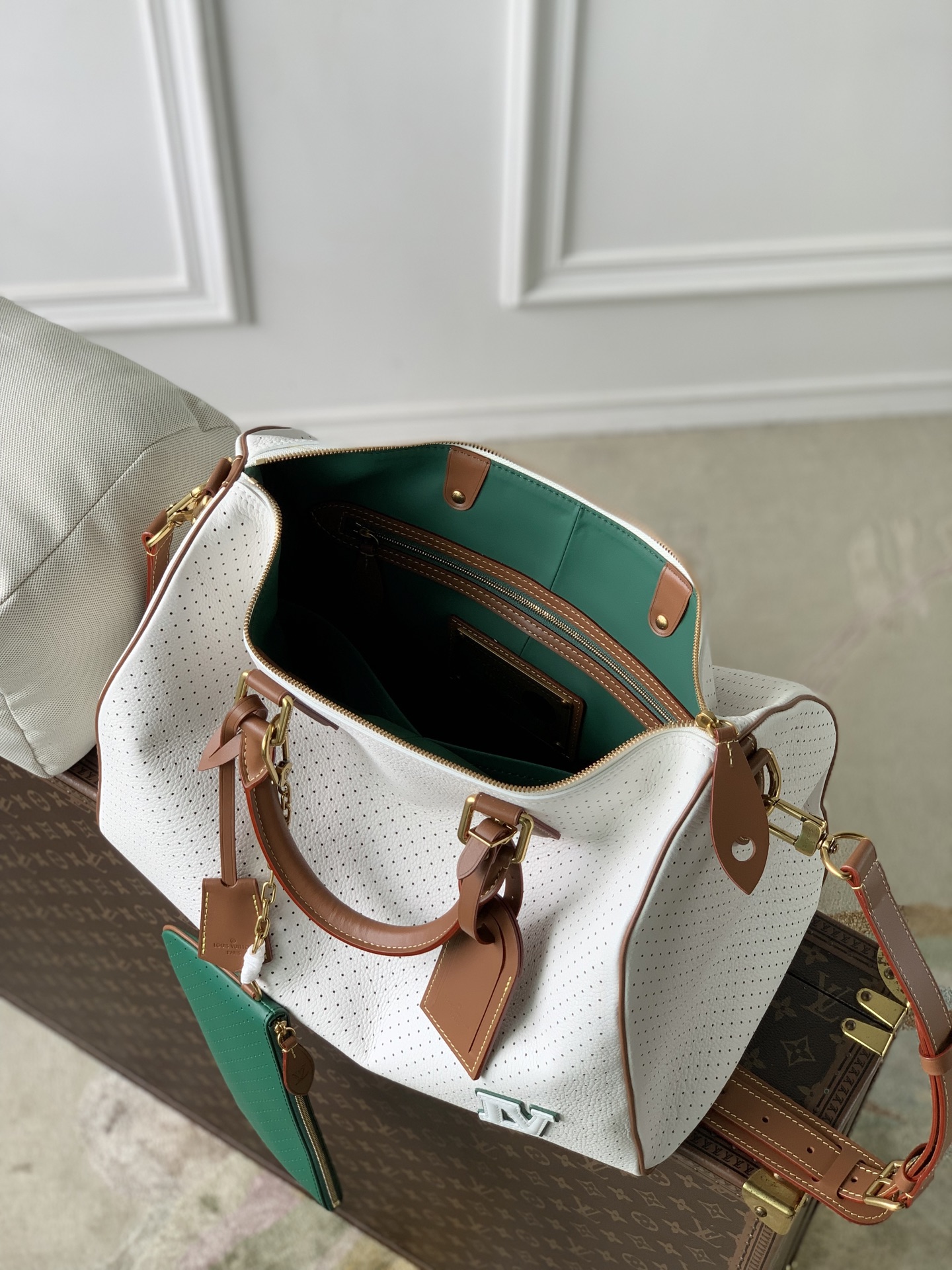 超大号 LOUIS VUITTONNANO LV Speedy P9 Bandouliere 40 单肩 手提包 牛皮+羊皮  白色J0-M29330