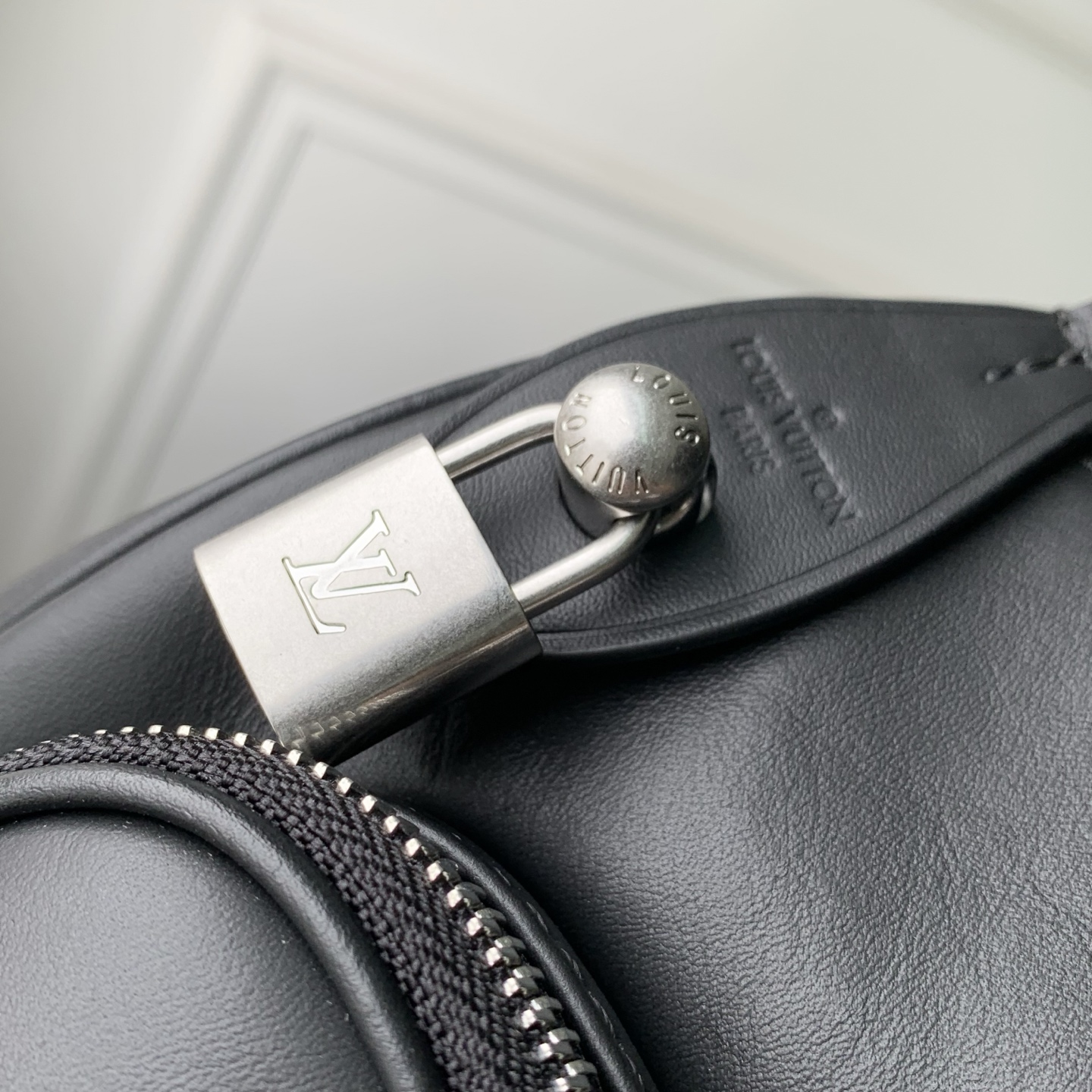 35CM LOUIS VUITTONNANO LV keepall CARGO BANDOULIERE 35 单肩 手提包 牛皮 黑色 J0- 