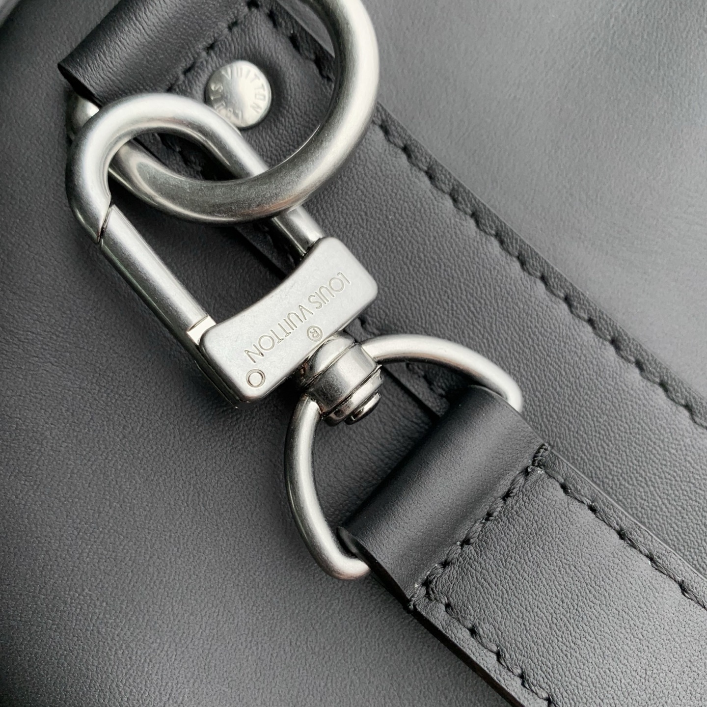 35CM LOUIS VUITTONNANO LV keepall CARGO BANDOULIERE 35 单肩 手提包 牛皮 黑色 J0- 
