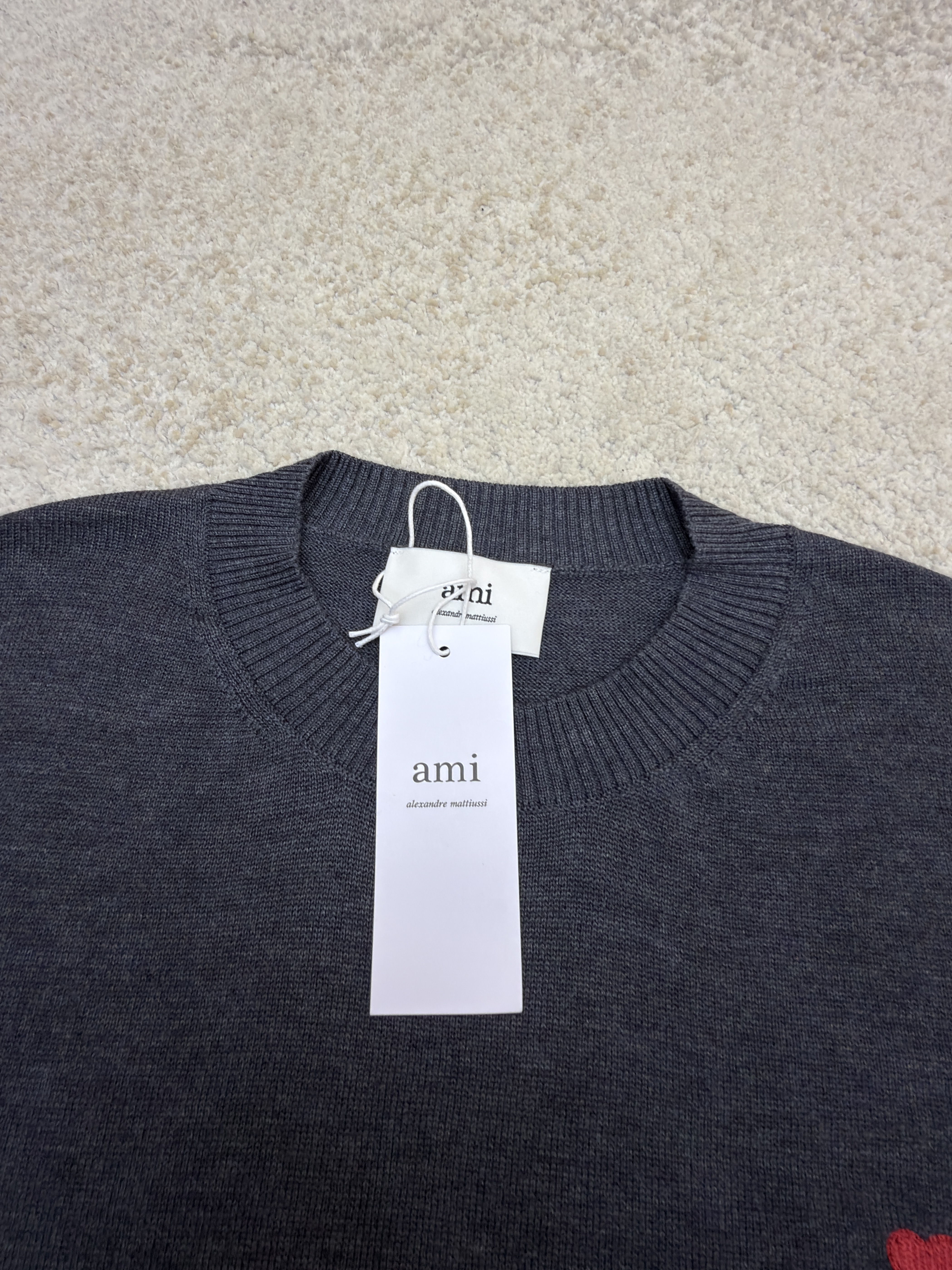 AMIPARIS 红色爱心刺绣圆领针织衫 套头 毛衣 长袖 秋冬 灰色 黑色 A7