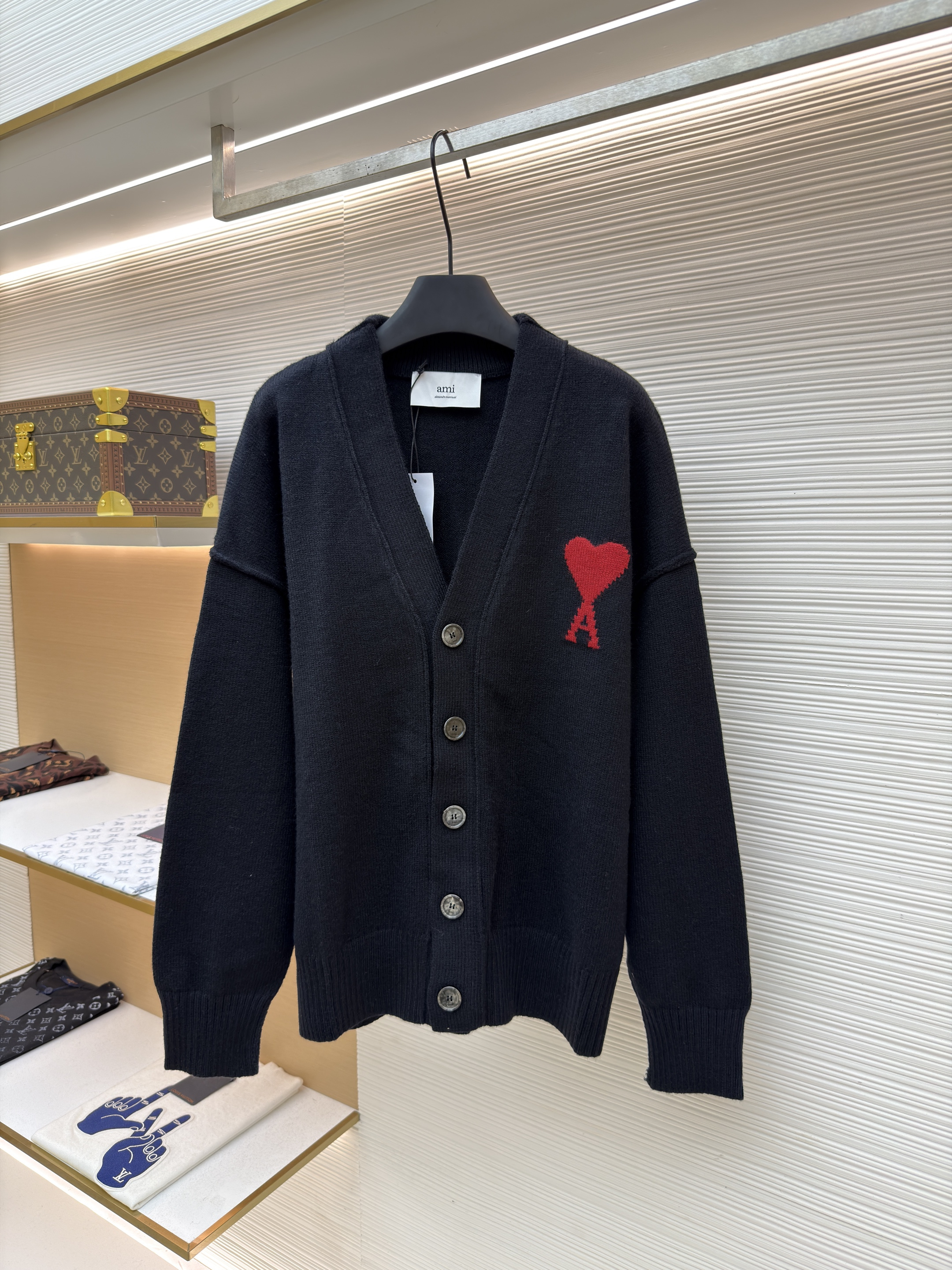 AMIPARIS 红色爱心提花V领针织开衫 毛衣 针织衫 外套 长袖 秋冬 灰色 黑色 米白色 B0