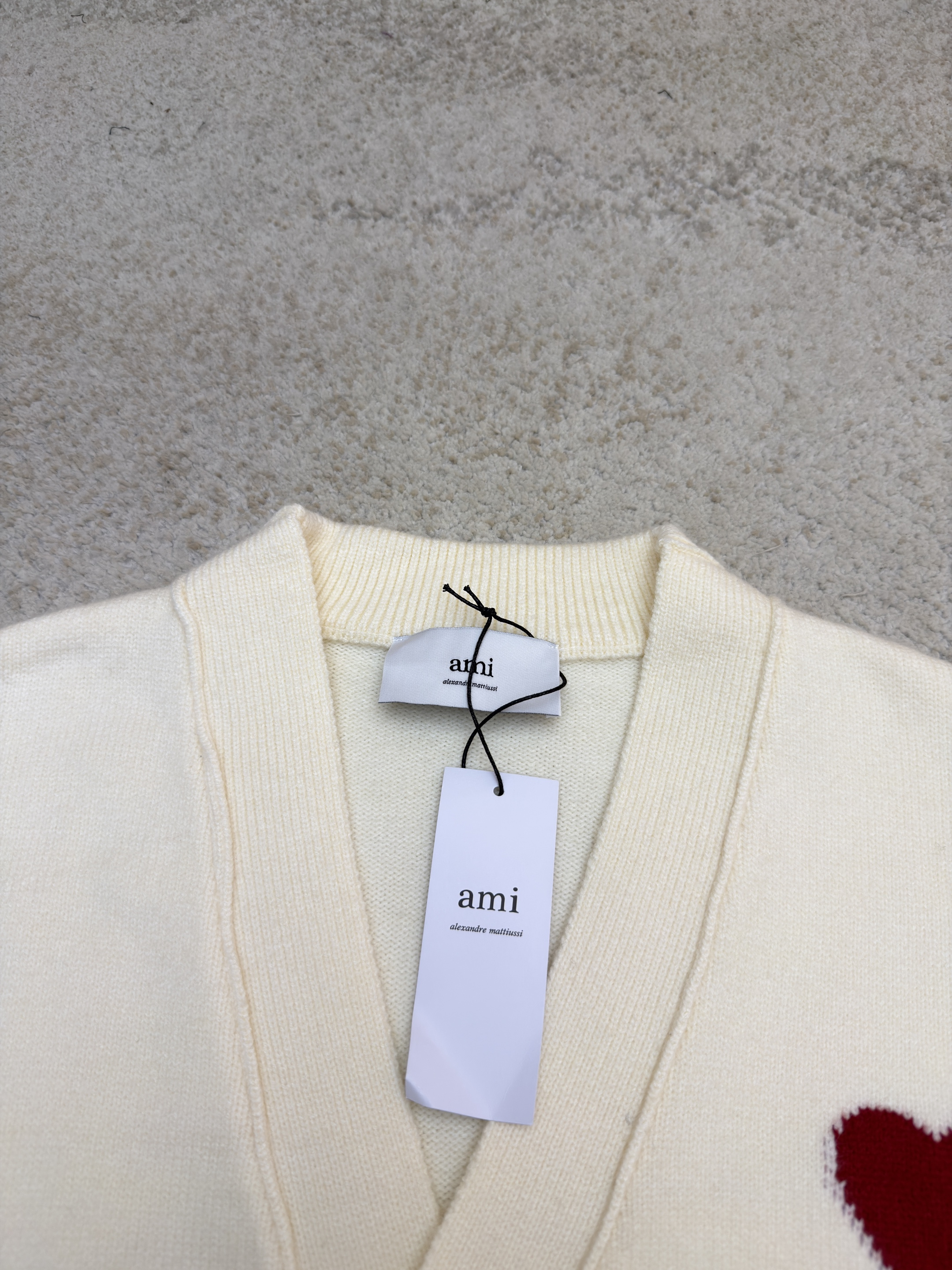 AMIPARIS 红色爱心提花V领针织开衫 毛衣 针织衫 外套 长袖 秋冬 灰色 黑色 米白色 B0