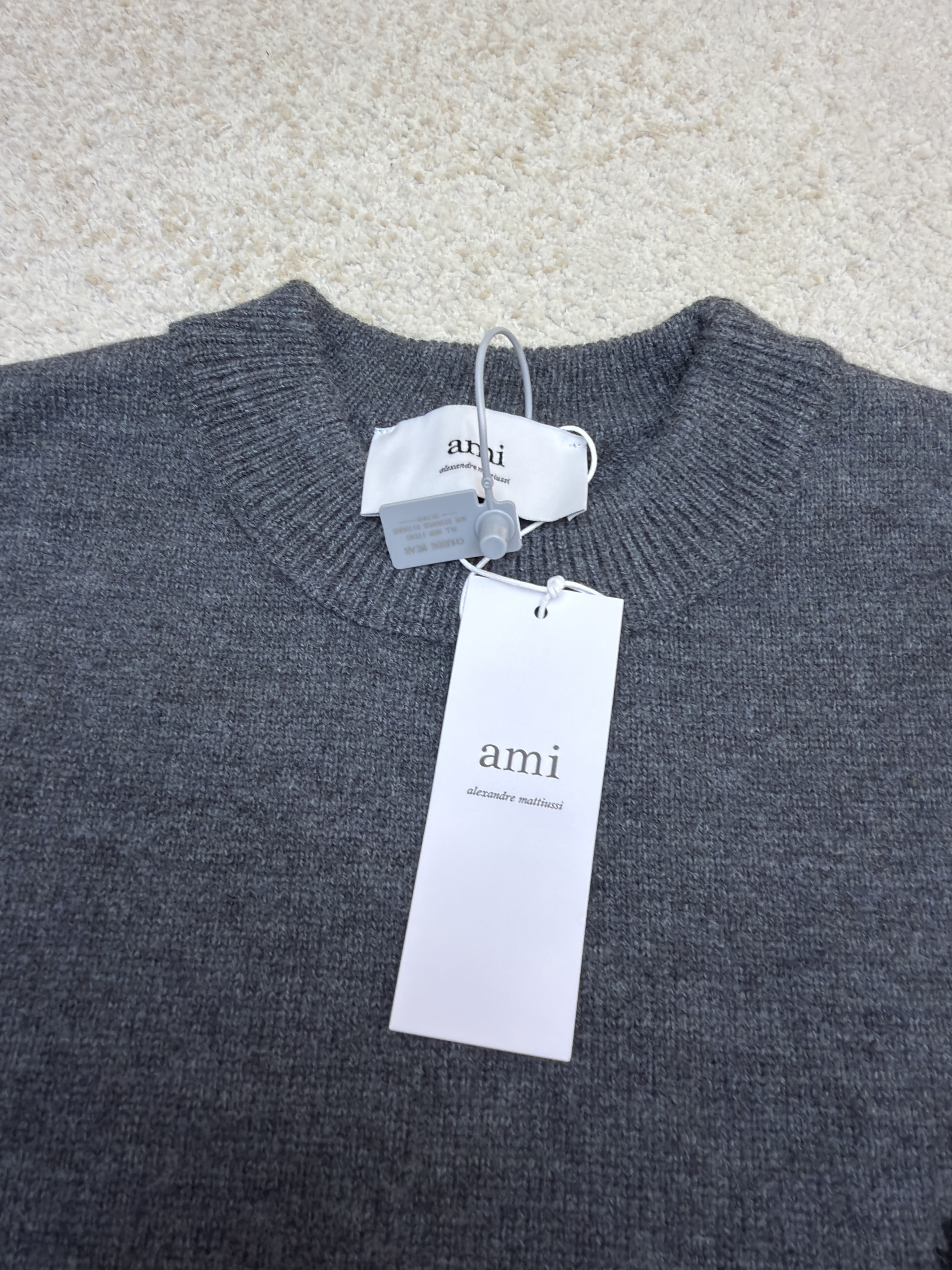 AMIPARIS 羊毛爱心标识圆领毛衣 套头 针织衫 外套 长袖 秋冬 深灰色 B0