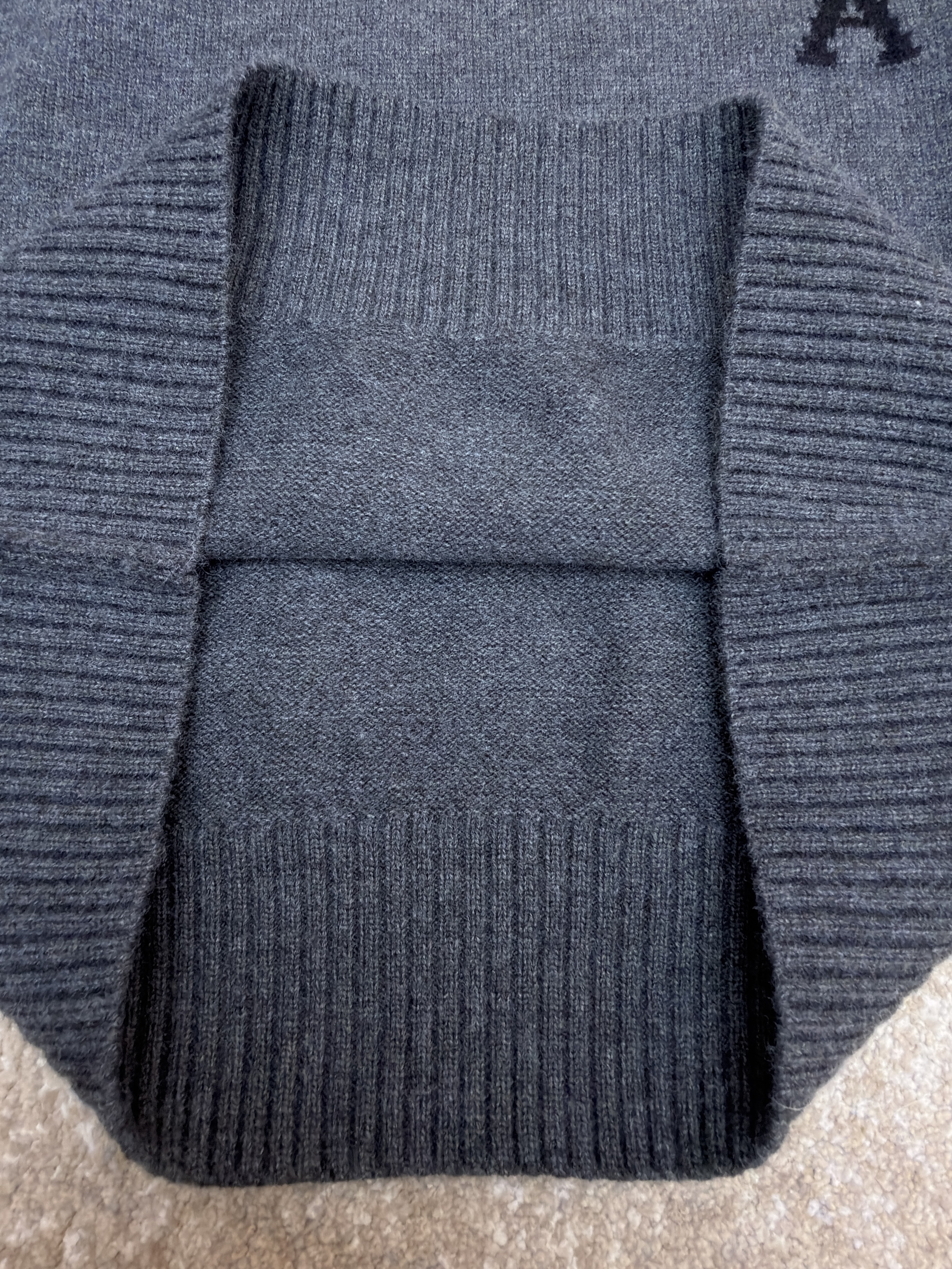 AMIPARIS 羊毛爱心标识圆领毛衣 套头 针织衫 外套 长袖 秋冬 深灰色 B0