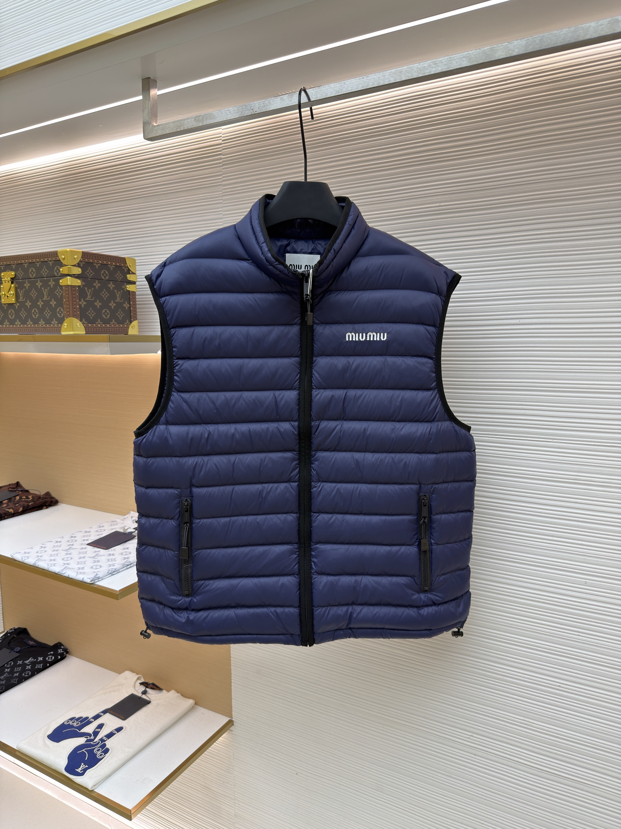 MIU MIU 缪缪 徽标拉链立领排骨羽绒服马甲 背心 夹克 外套 保暖 蓝色 C0