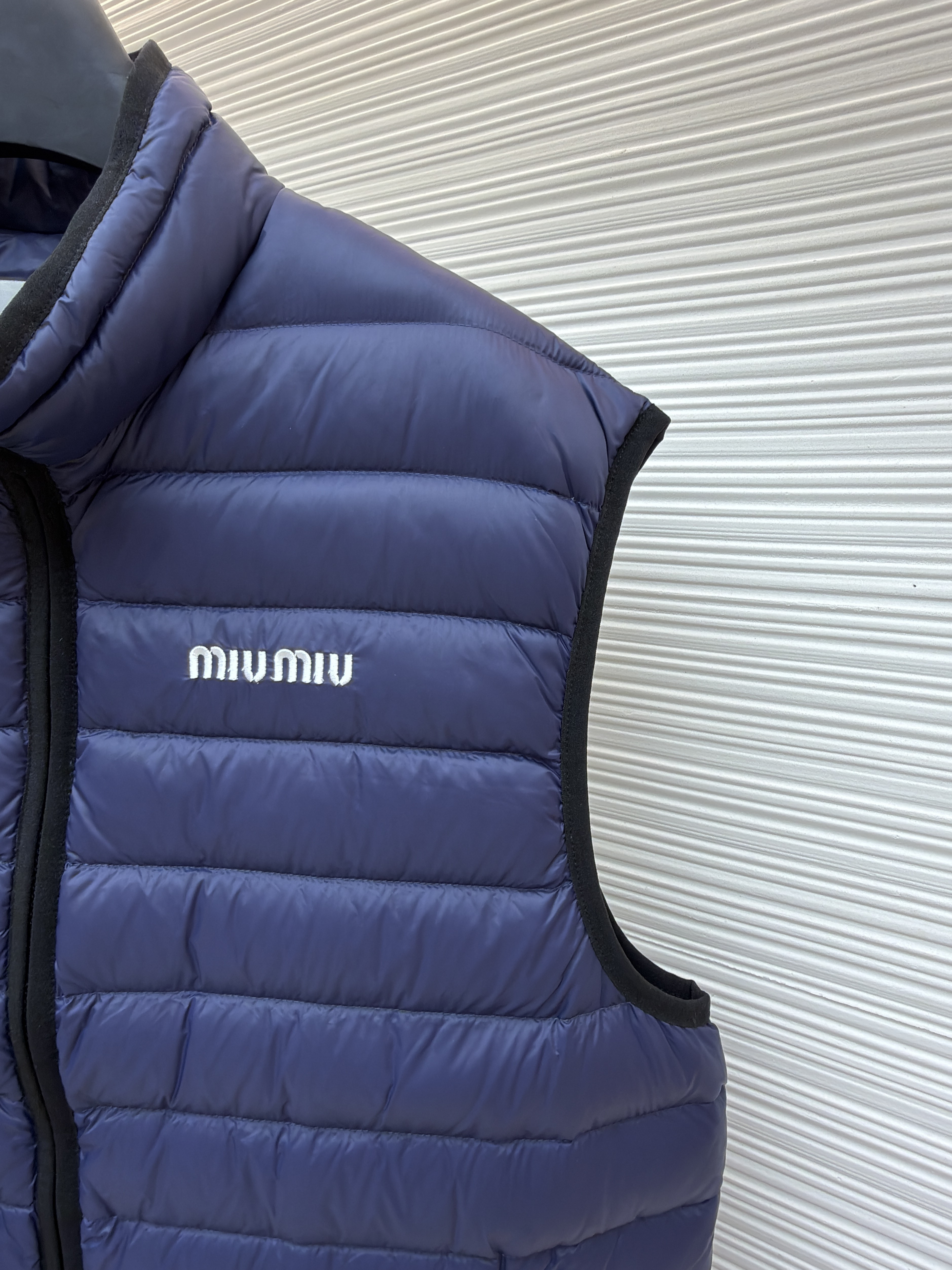 MIU MIU 缪缪 徽标拉链立领排骨羽绒服马甲 背心 夹克 外套 保暖 蓝色 C0