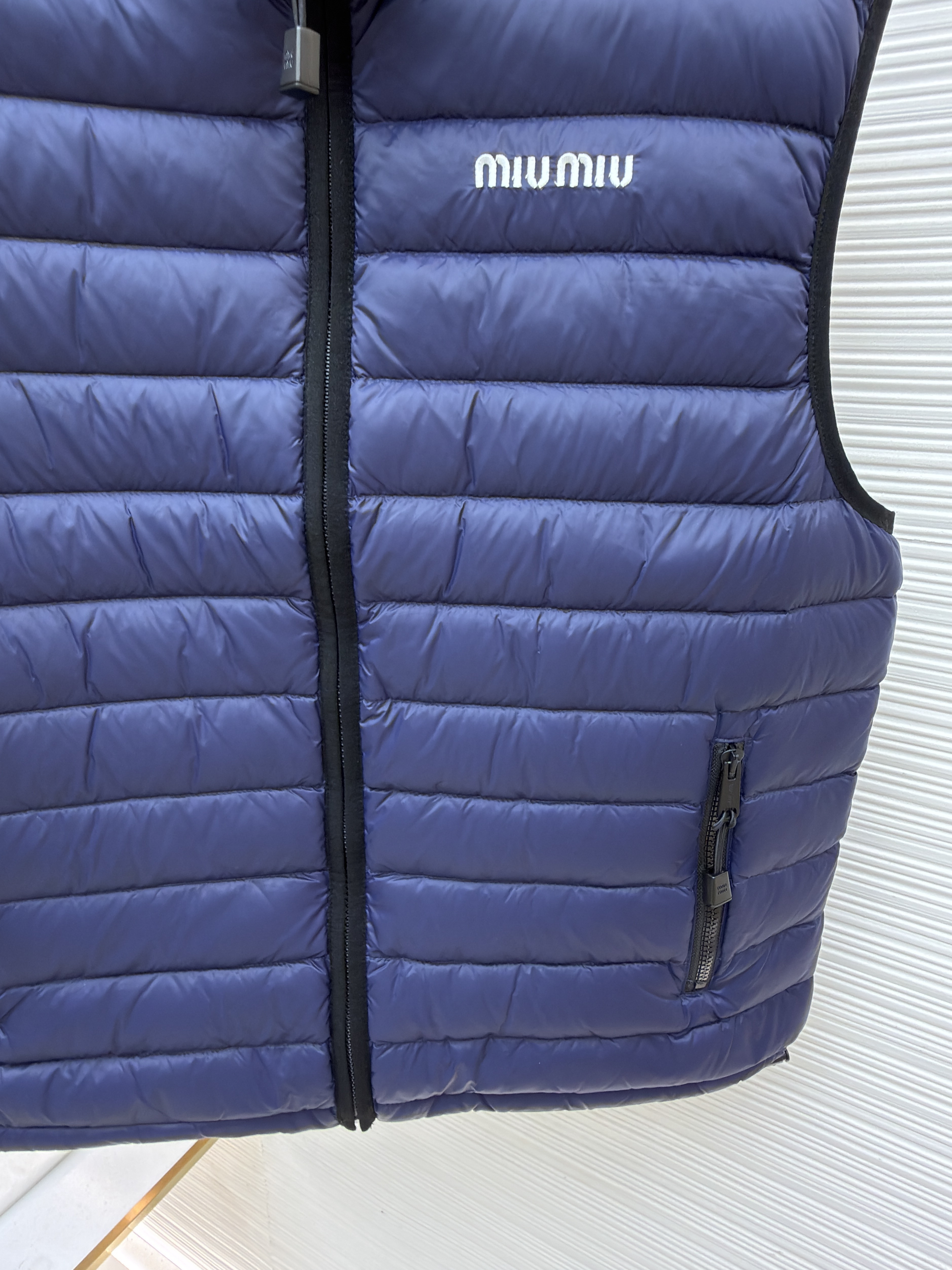 MIU MIU 缪缪 徽标拉链立领排骨羽绒服马甲 背心 夹克 外套 保暖 蓝色 C0